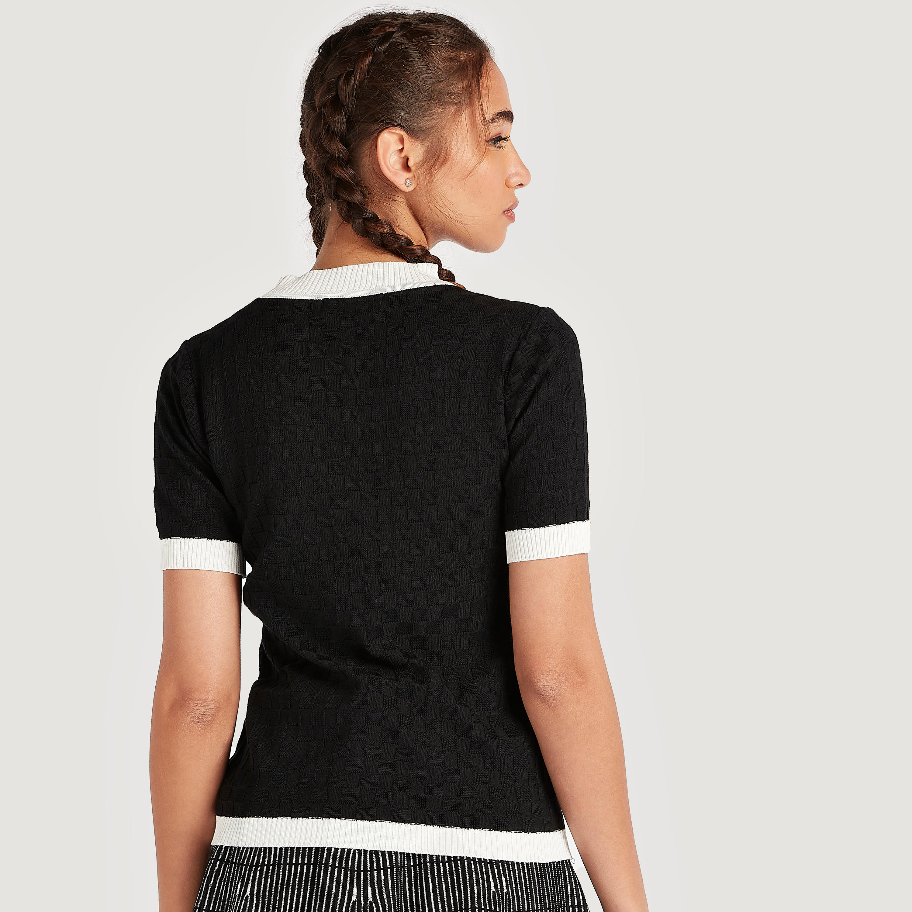 كنزة بارزة الملمس بأكمام قصيرة وجيوب من تو إكستريمز-women-winterwear-cardigansandjumpers-cardigans-image-4