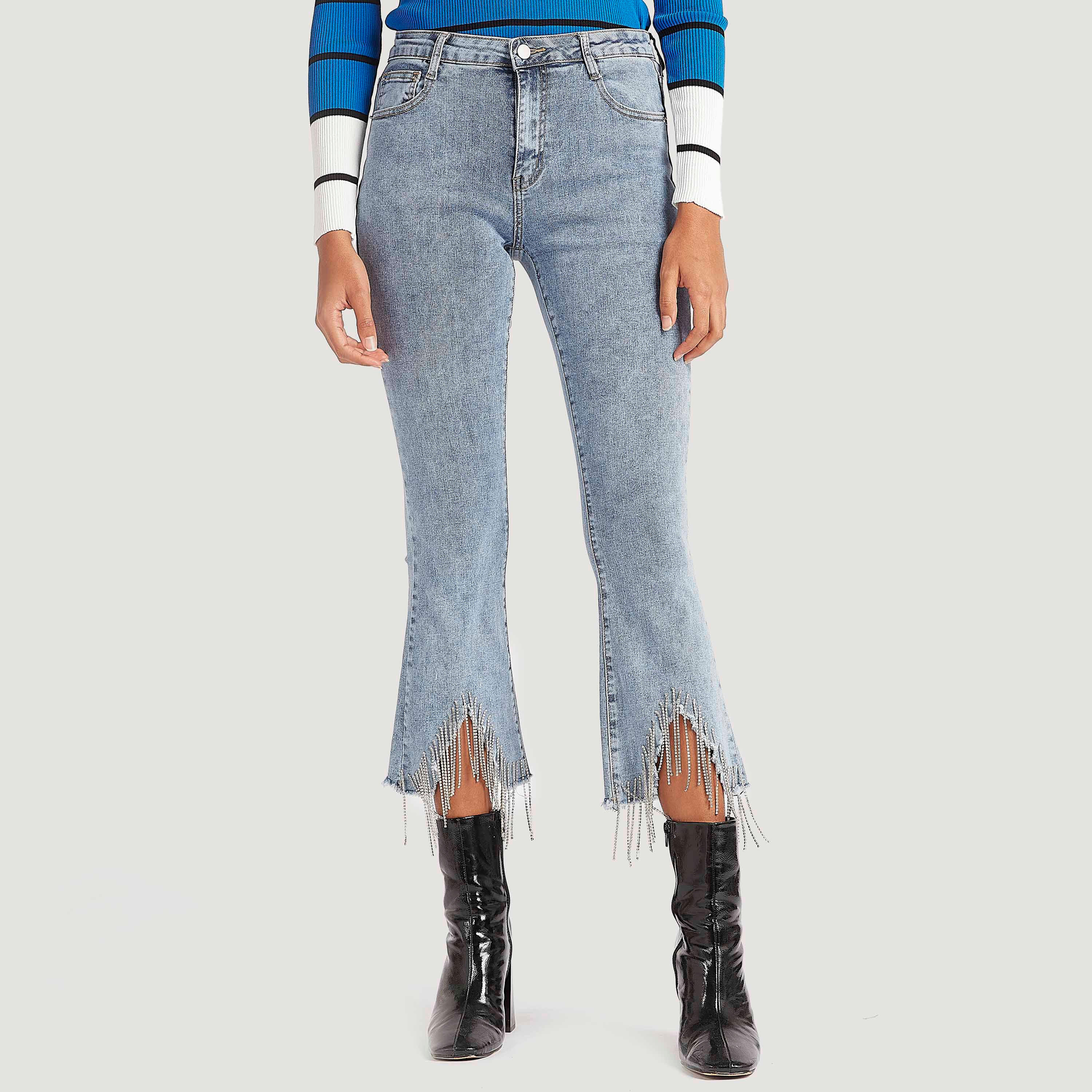 بنطلون دنيم قصير سادة بخصر متوسّط الارتفاع وأطراف مزيّنة من تو إكستريمز-women-clothing-bottoms-jeans-image-5