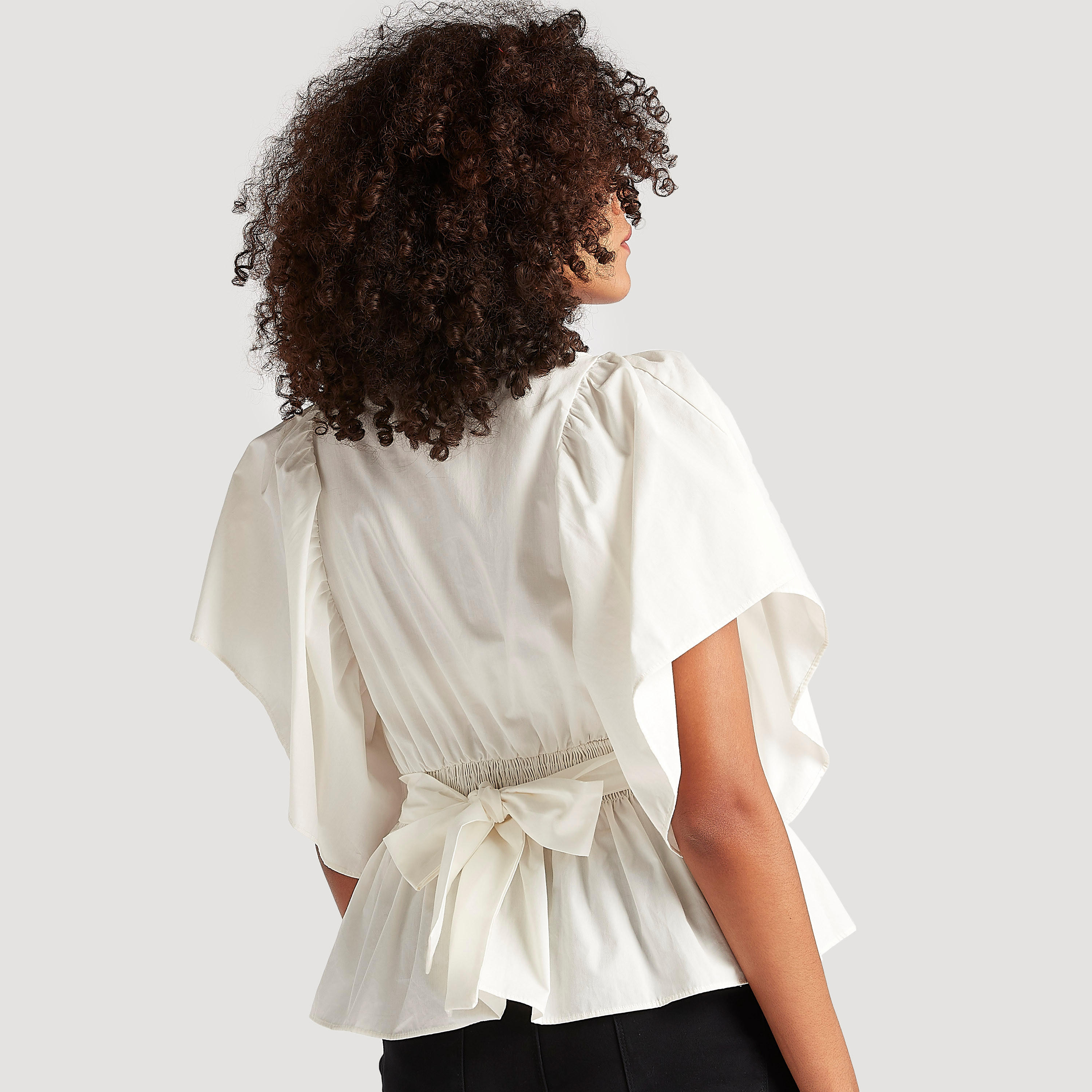 بلوزة سادة بكشكشة من الخصر وياقة v وأربطة من تو إكستريمز-women-clothing-shirtsandblouses-blouses-image-2