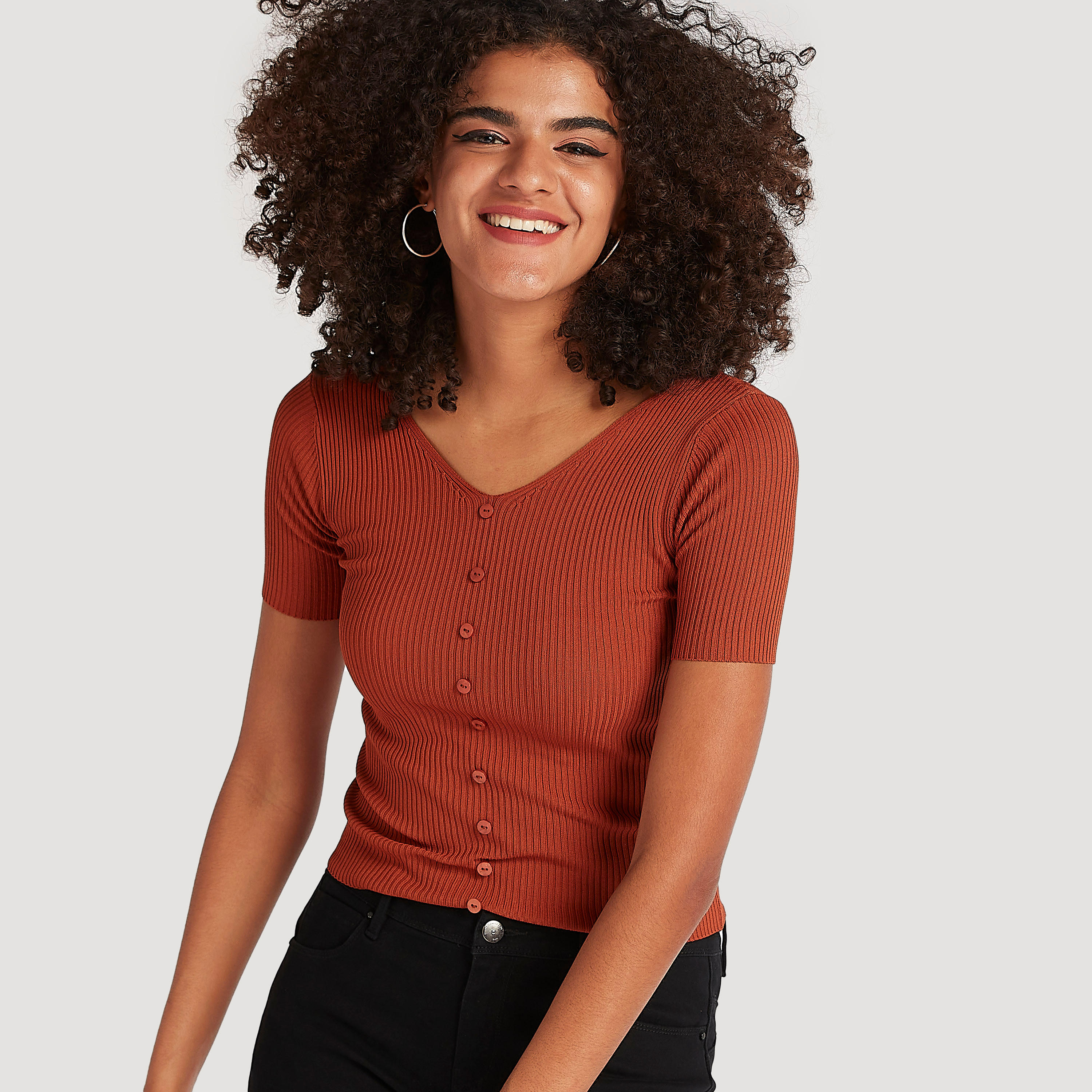 بلوزة بارزة الملمس بتفاصيل زر مع ياقة v وأكمام قصيرة من تو إكستريمز-women-clothing-shirtsandblouses-blouses-image-1
