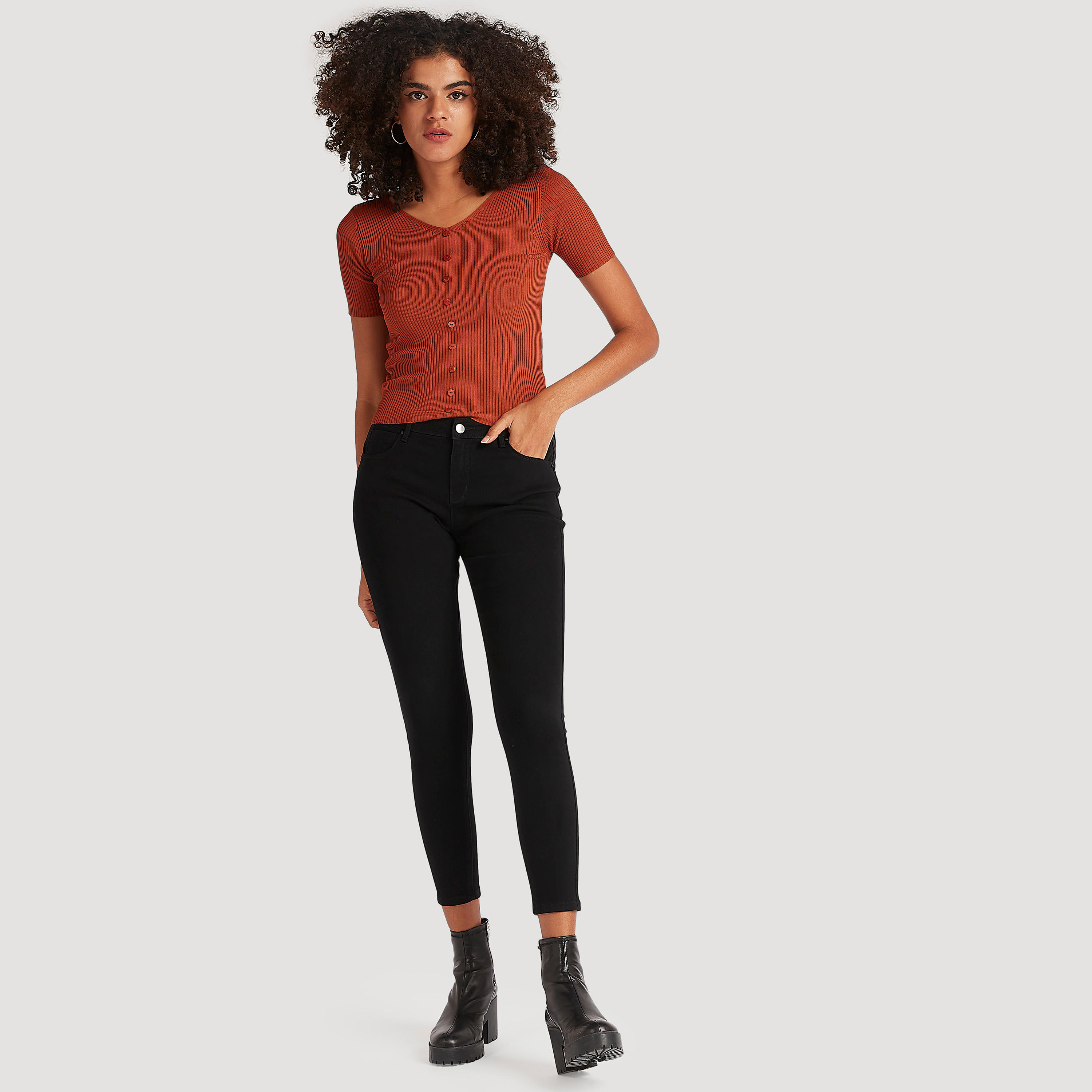 بلوزة بارزة الملمس بتفاصيل زر مع ياقة v وأكمام قصيرة من تو إكستريمز-women-clothing-shirtsandblouses-blouses-image-2