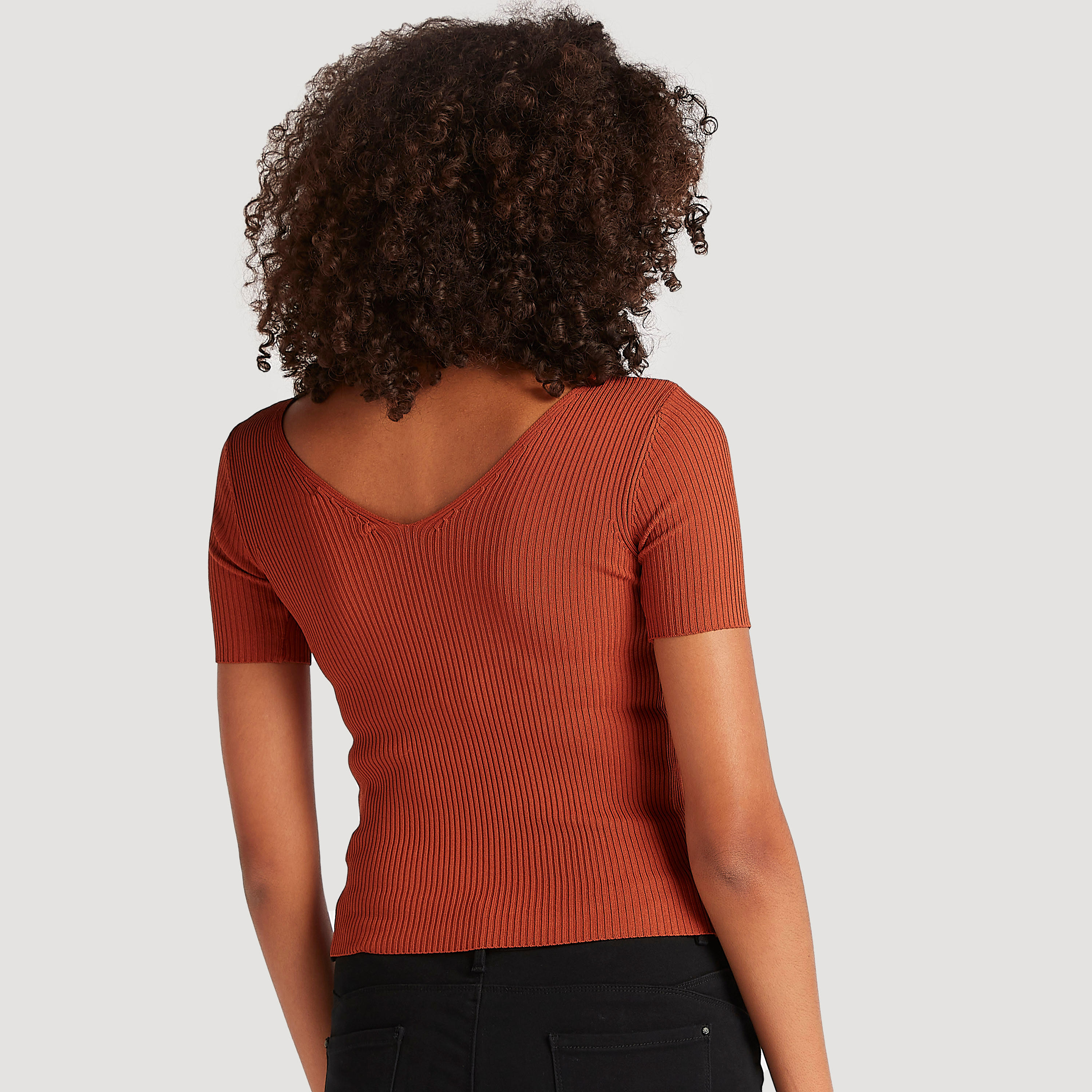 بلوزة بارزة الملمس بتفاصيل زر مع ياقة v وأكمام قصيرة من تو إكستريمز-women-clothing-shirtsandblouses-blouses-image-3