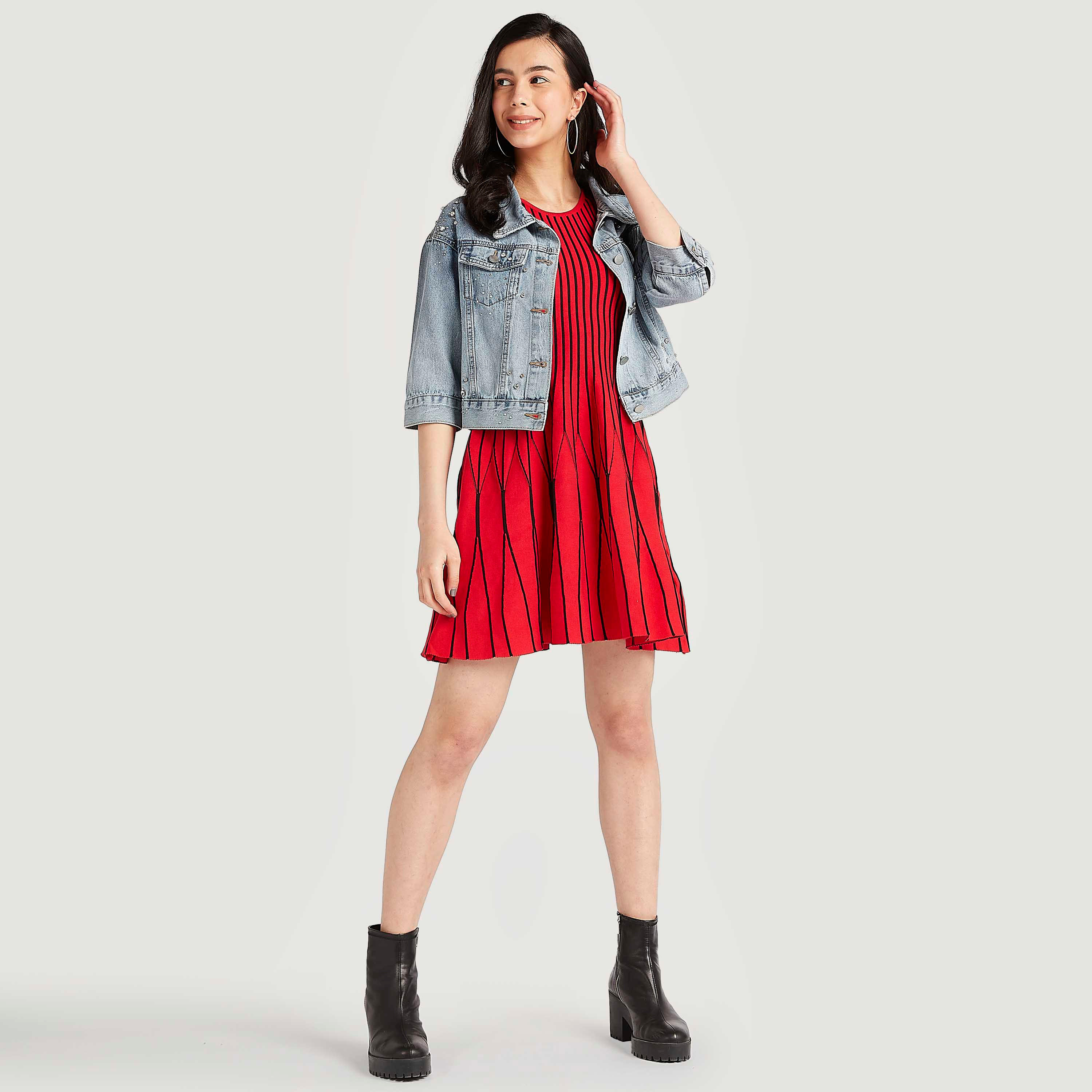 جاكيت دنيم مزيّن بجيوب بطيّة وأكمام طويلة من تو إكستريمز-women-winterwear-coatsandjackets-jackets-image-2