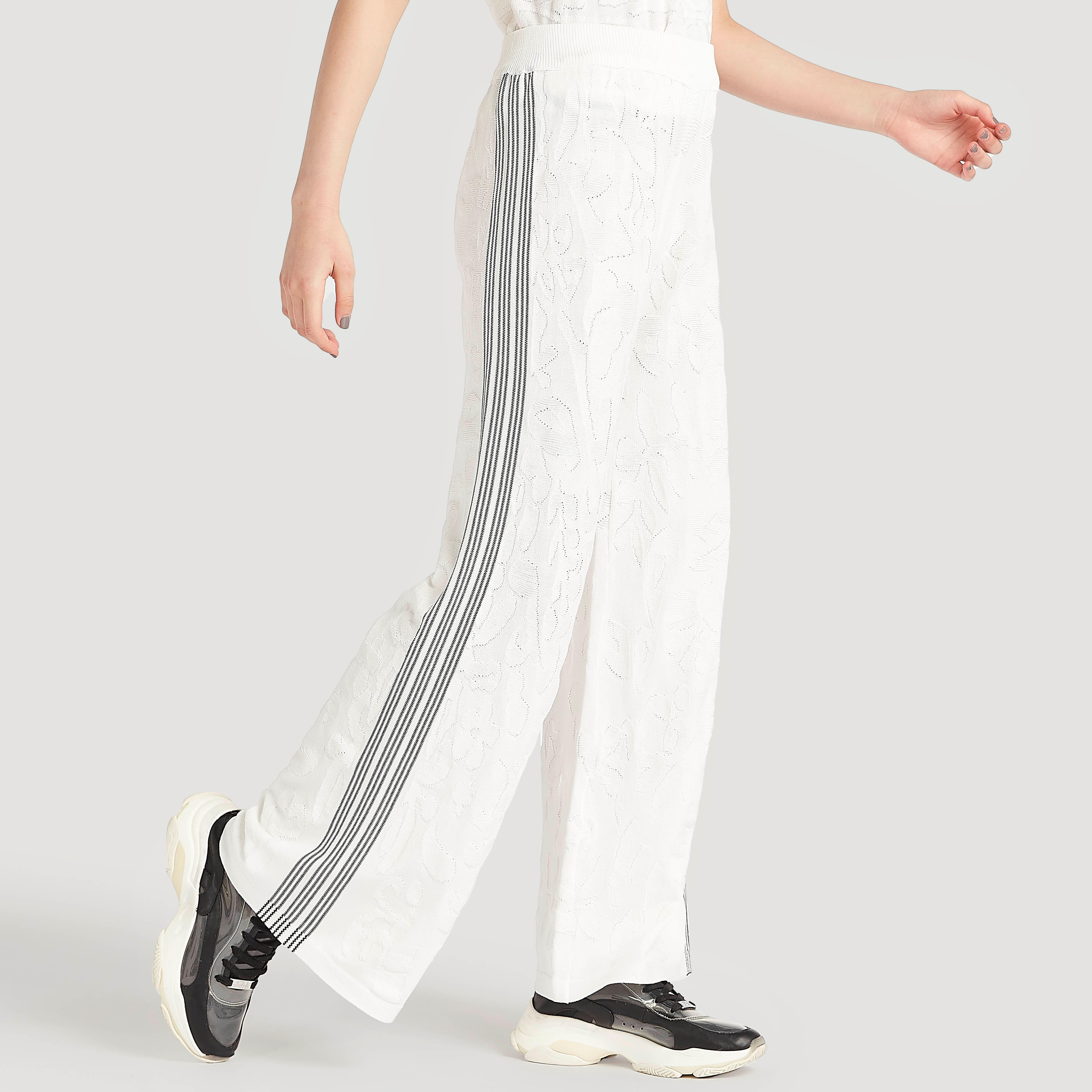 بنطلون بارز الملمس بخصر مطّاطي مرتفع من تو إكستريمز-women-clothing-bottoms-trousers-image-1