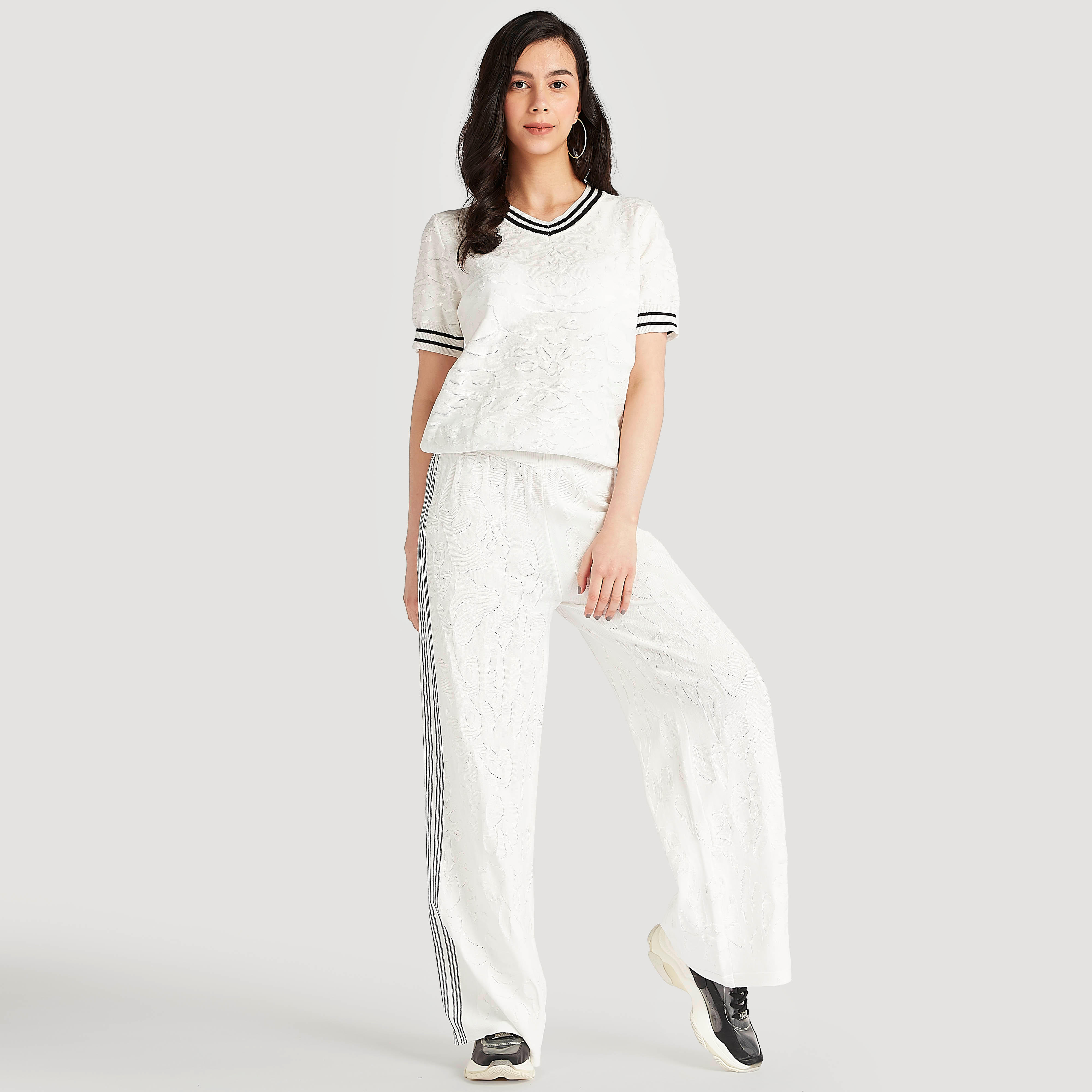 بنطلون بارز الملمس بخصر مطّاطي مرتفع من تو إكستريمز-women-clothing-bottoms-trousers-image-2