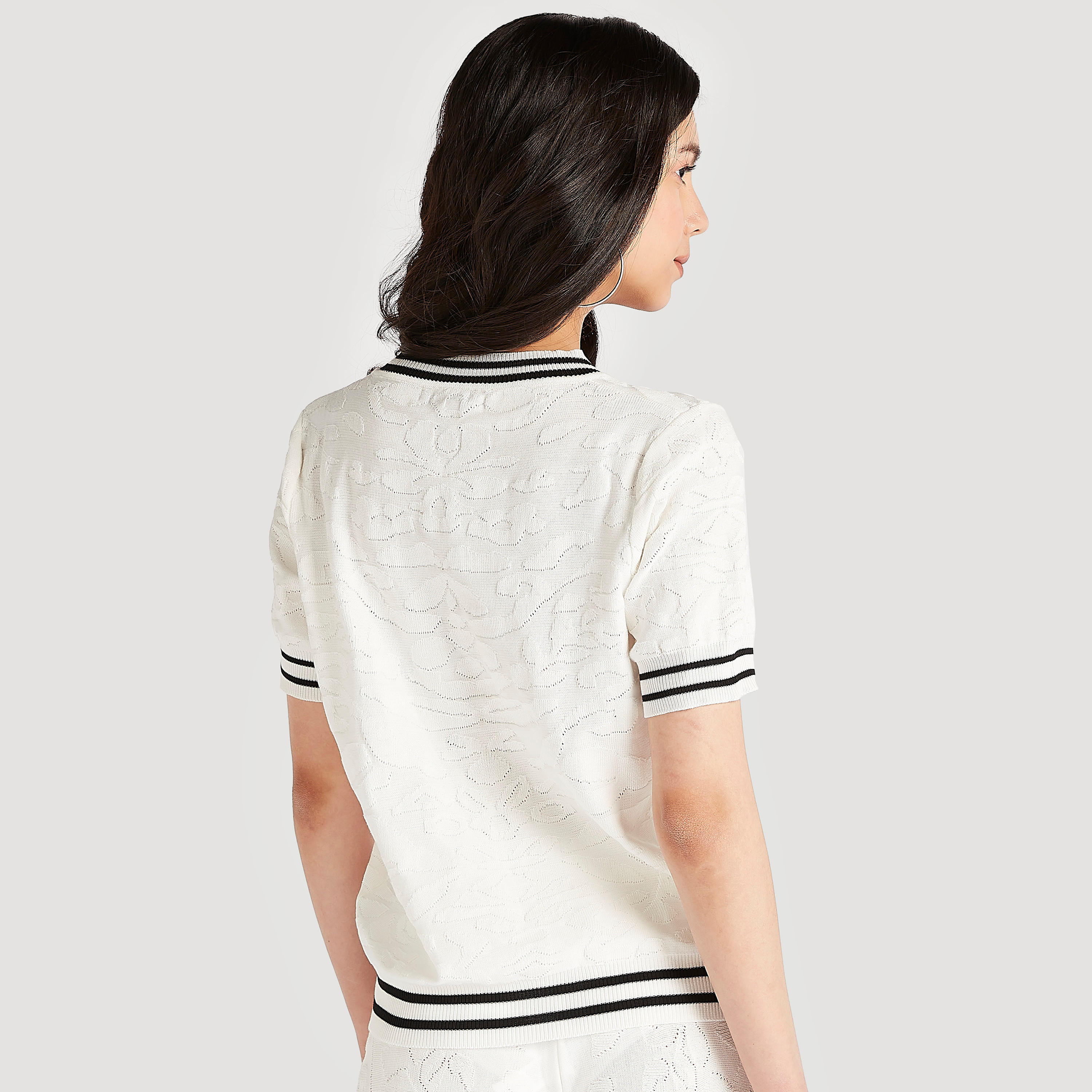 بلوزة بارزة الملمس بياقة v وأكمام قصيرة من تو إكستريمز-women-clothing-shirtsandblouses-blouses-image-4