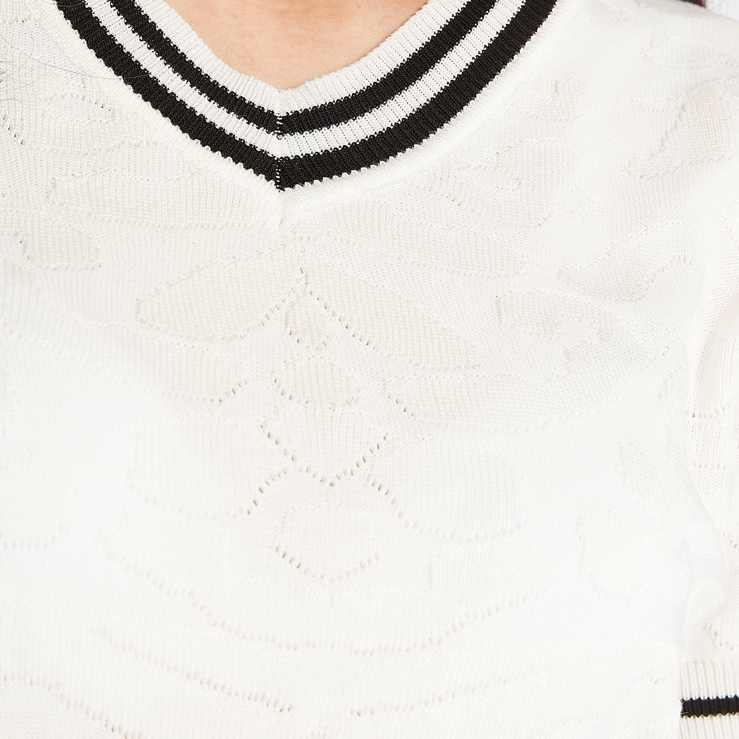 بلوزة بارزة الملمس بياقة v وأكمام قصيرة من تو إكستريمز-women-clothing-shirtsandblouses-blouses-image-5