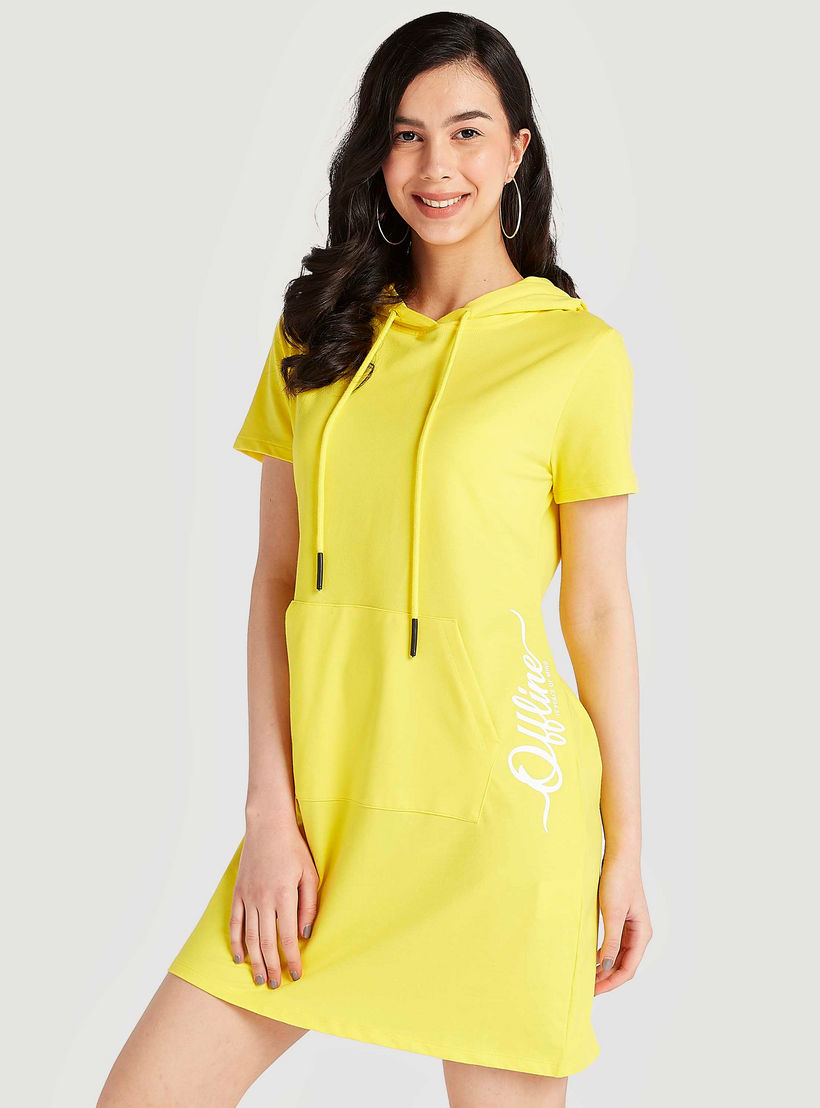 فستان جامبر قصير بطبعات وقبّعة وأكمام قصيرة من تو إكستريمز-women-clothing-dresses-image-1