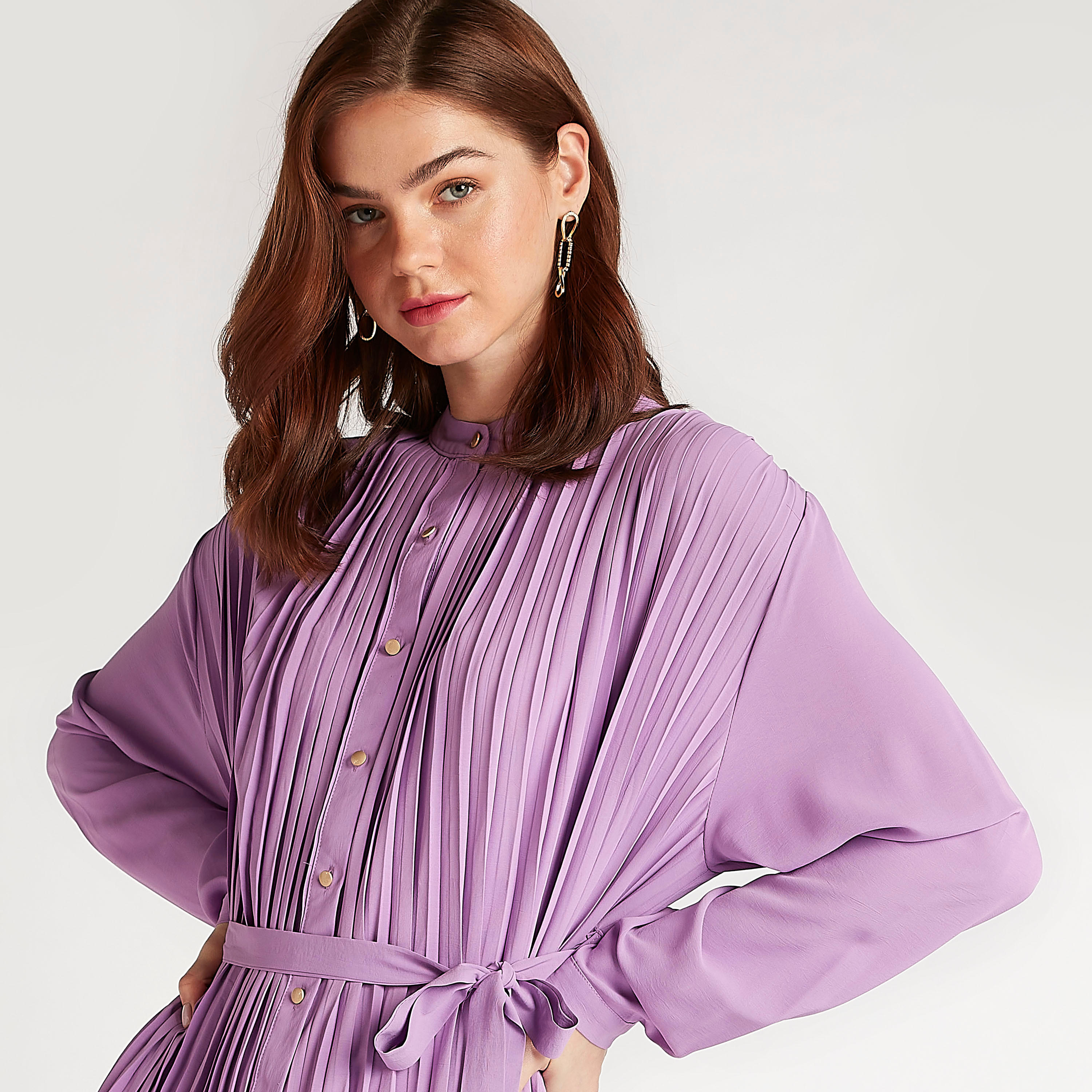 فستان قميص ميدي سادة بكشكشة وأكمام طويلة مع حزام من تو إكستريمز-women-clothing-dresses-image-8