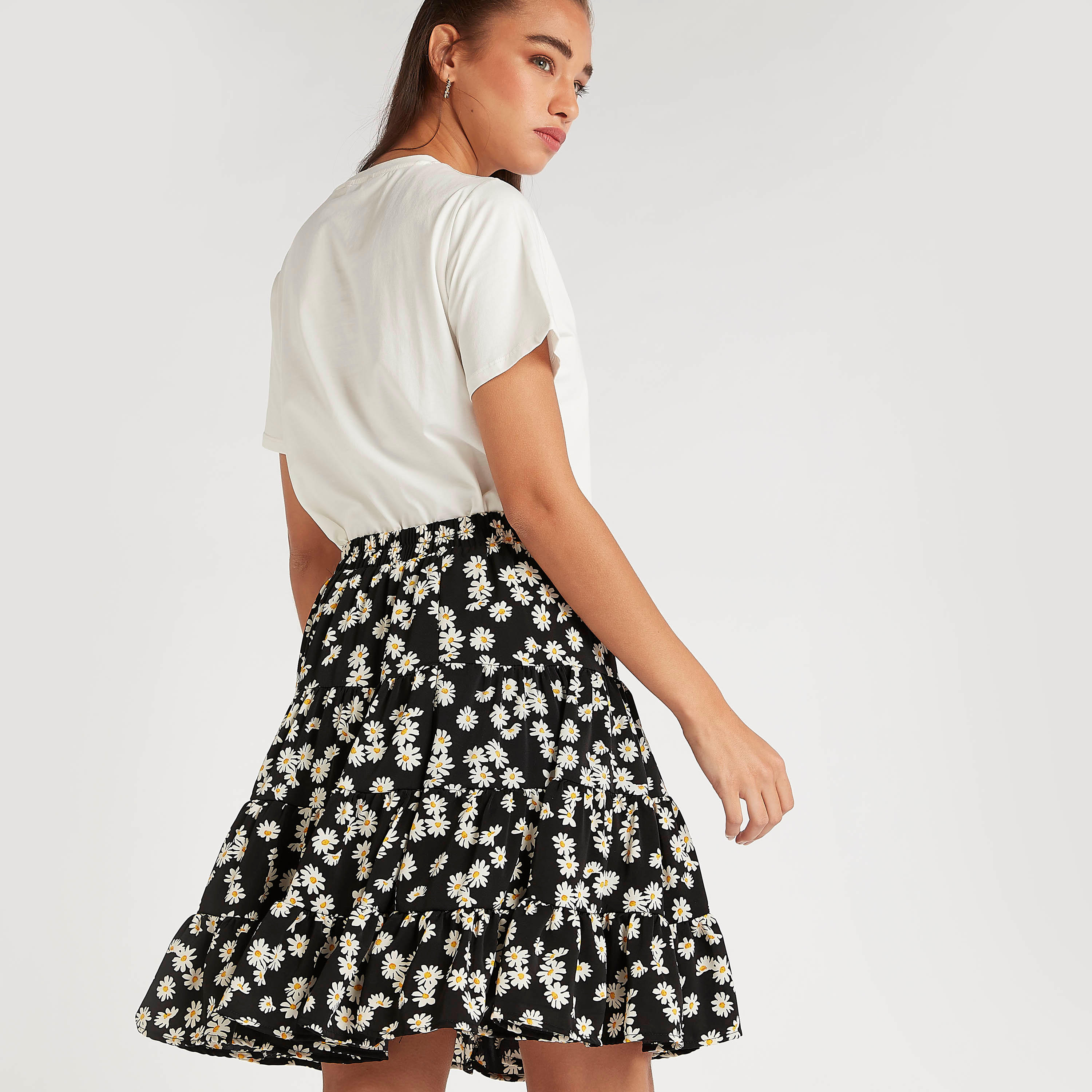 تنّورة منسدلة واسعة قصيرة بطبعات أزهار وخصر مطّاطي-women-clothing-bottoms-skirts-image-4