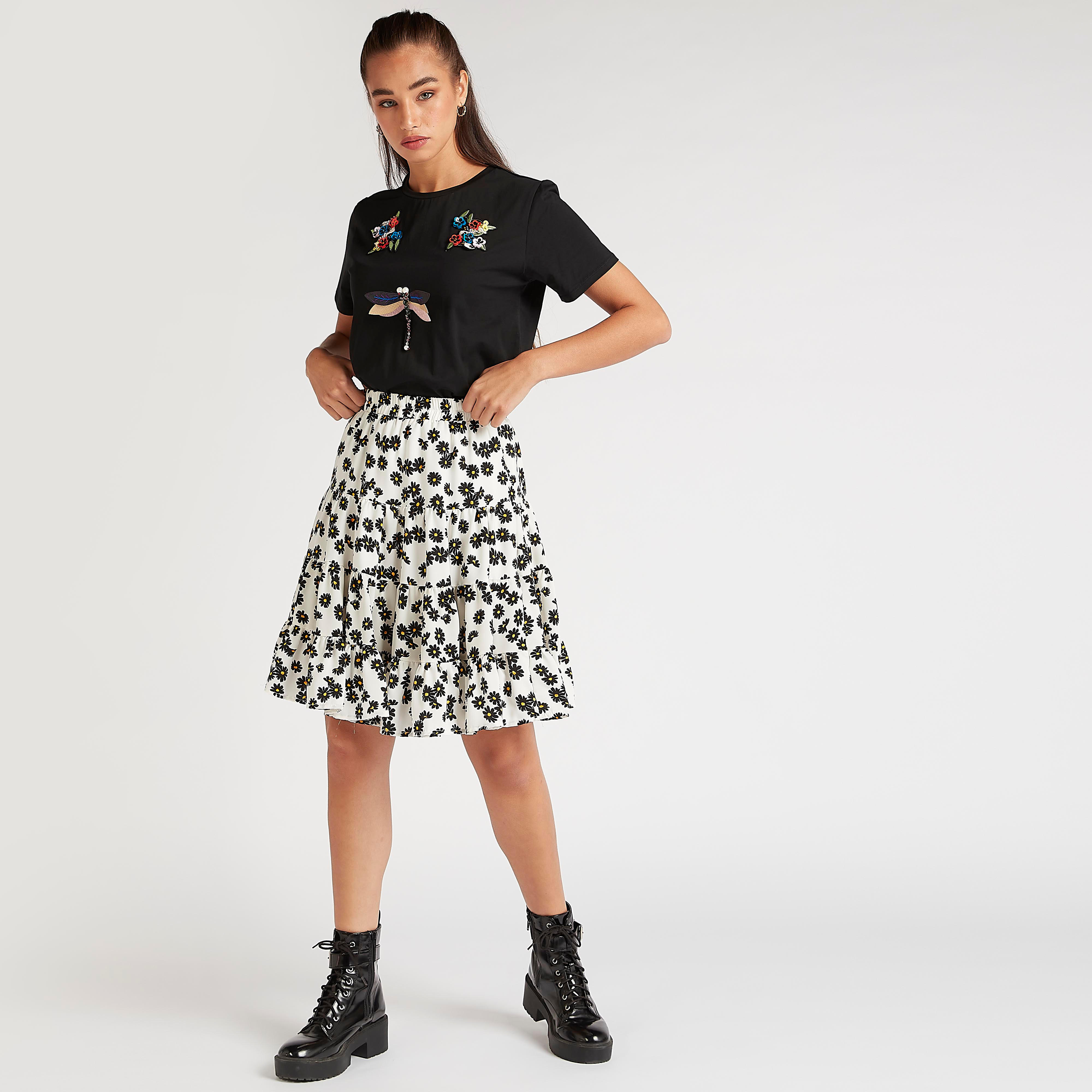 تنّورة منسدلة واسعة قصيرة بطبعات أزهار وخصر مطّاطي من تو إكستريمز-women-clothing-bottoms-skirts-image-2