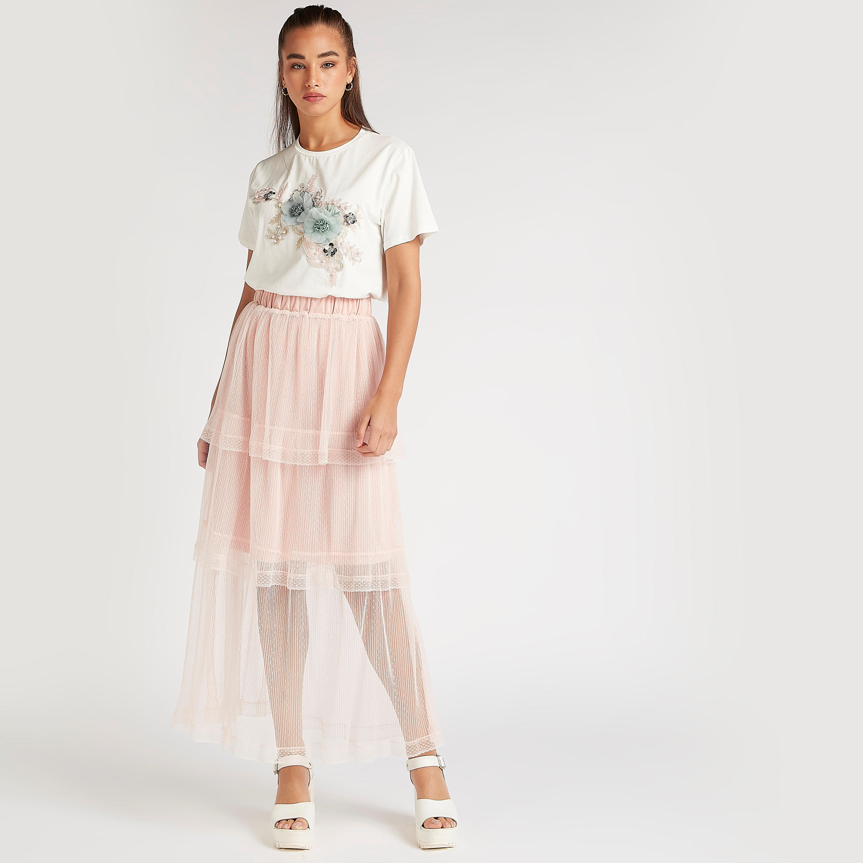 تيشيرت بياقة ضيّقة وأكمام قصيرة وطبعات أزهار من تو إكستريمز-women-clothing-tshirts-image-2