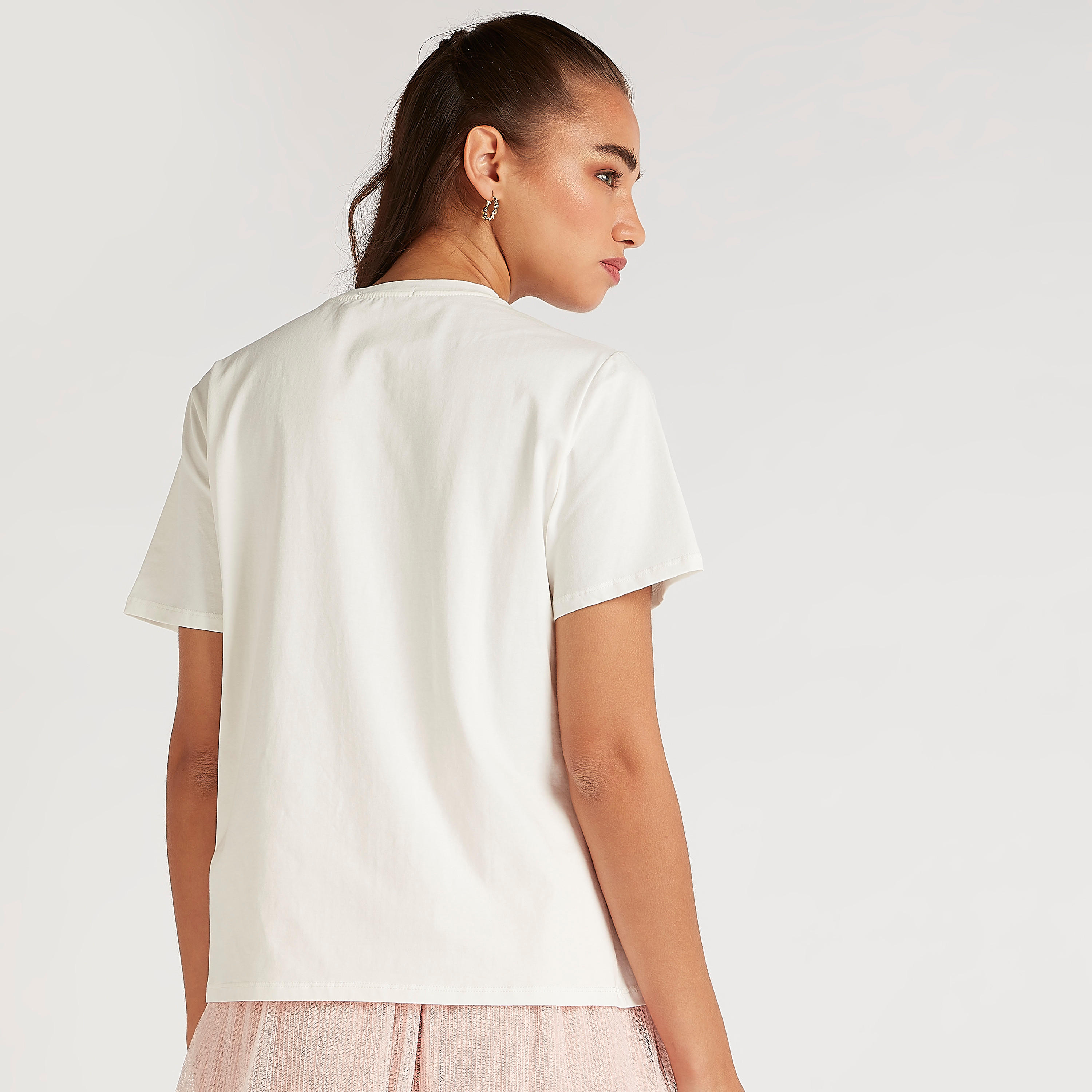 تيشيرت بياقة ضيّقة وأكمام قصيرة وطبعات أزهار من تو إكستريمز-women-clothing-tshirts-image-4