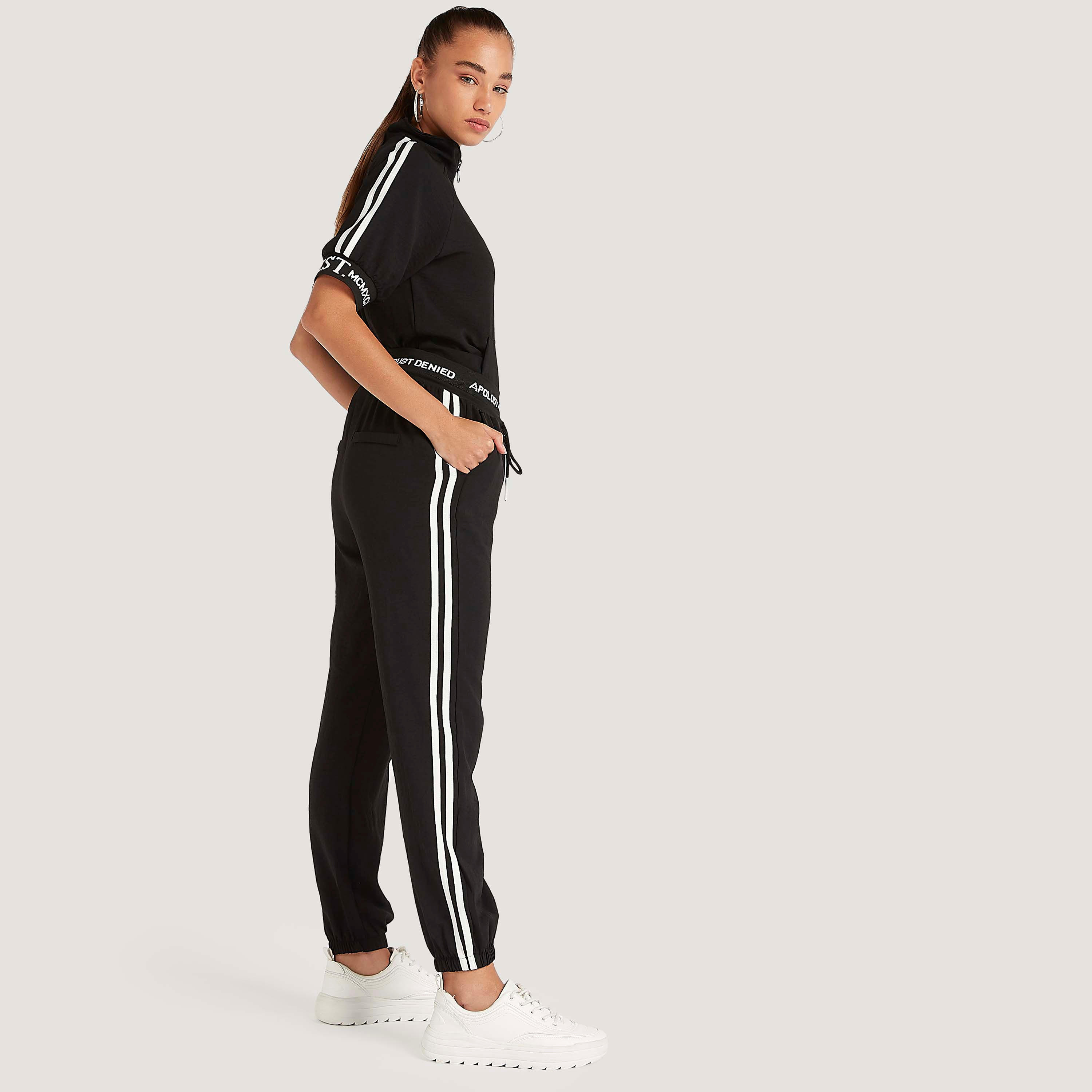 بنطلون رياضي بخصر مطّاطي مرتفع وطبعات من تو إكستريمز-women-clothing-bottoms-joggers-image-5