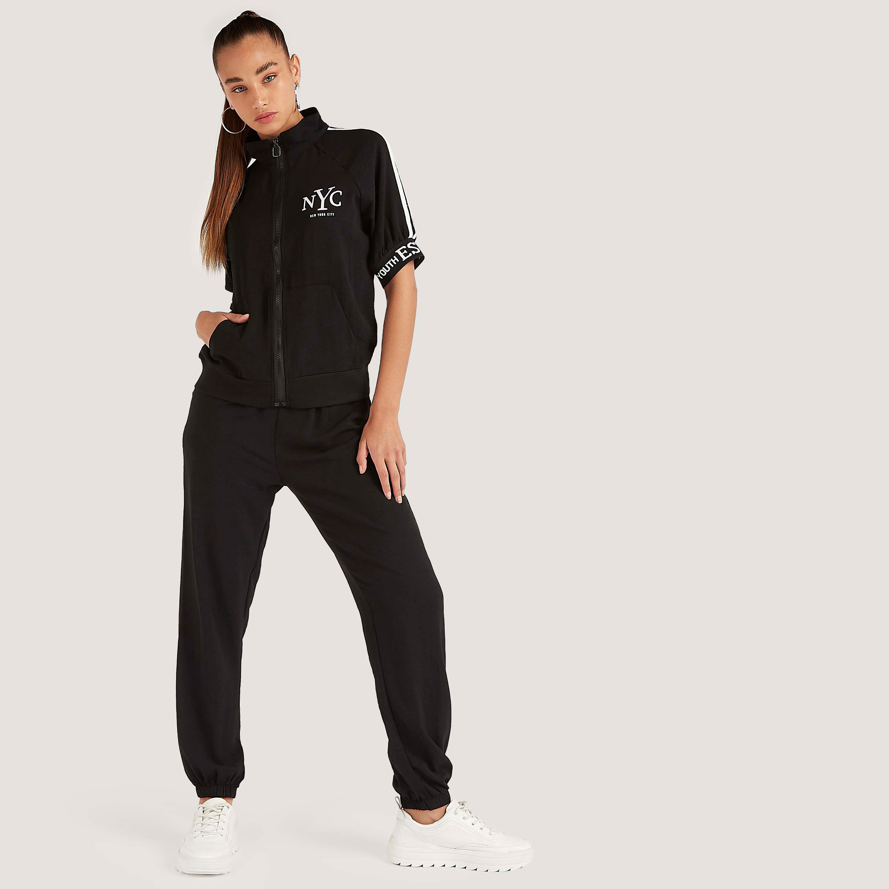 بنطلون رياضي بخصر مطّاطي مرتفع وطبعات من تو إكستريمز-women-clothing-bottoms-joggers-image-6