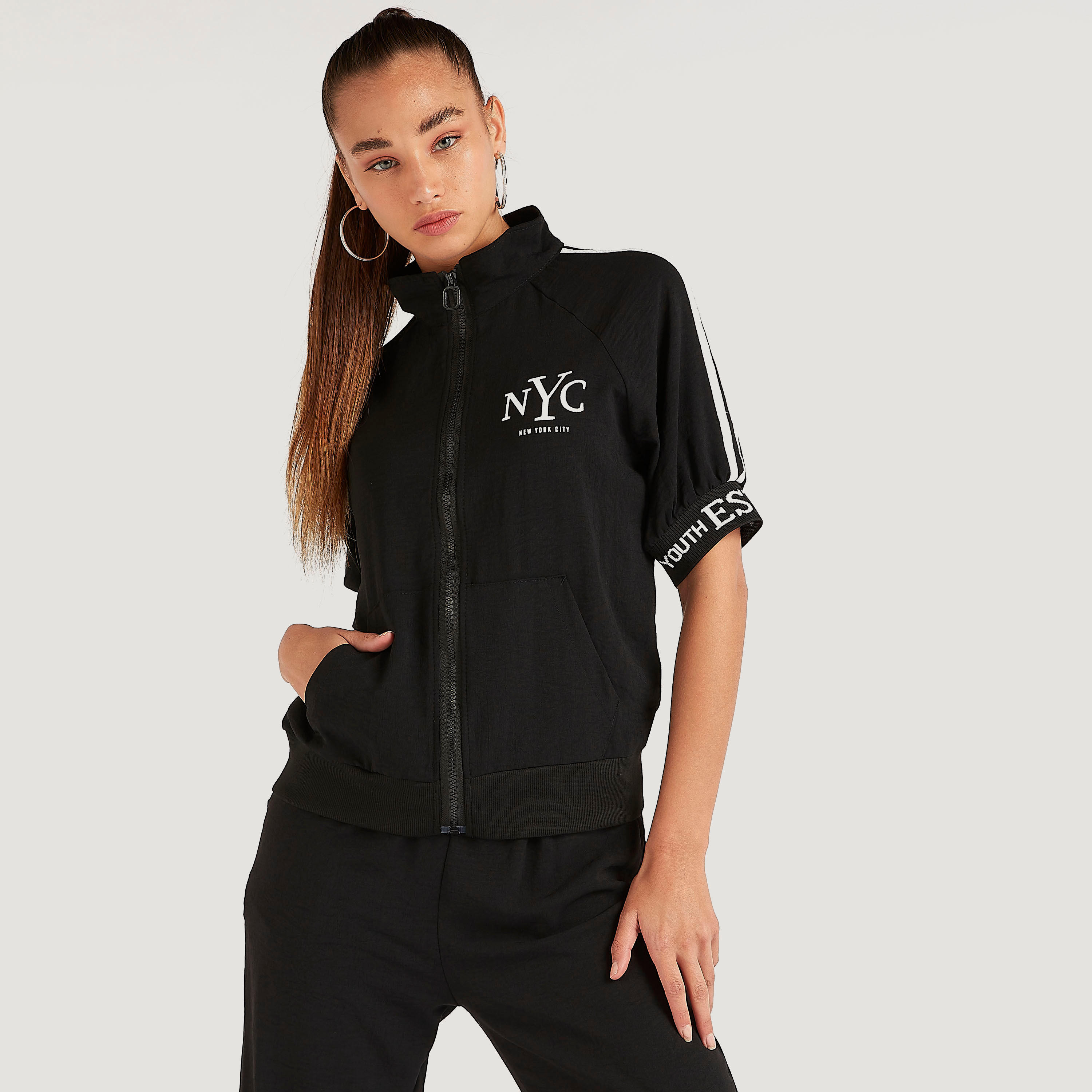 جاكيت خفيف بسحّاب وأكمام قصيرة من تو إكتزيمز-women-winterwear-coatsandjackets-jackets-image-1