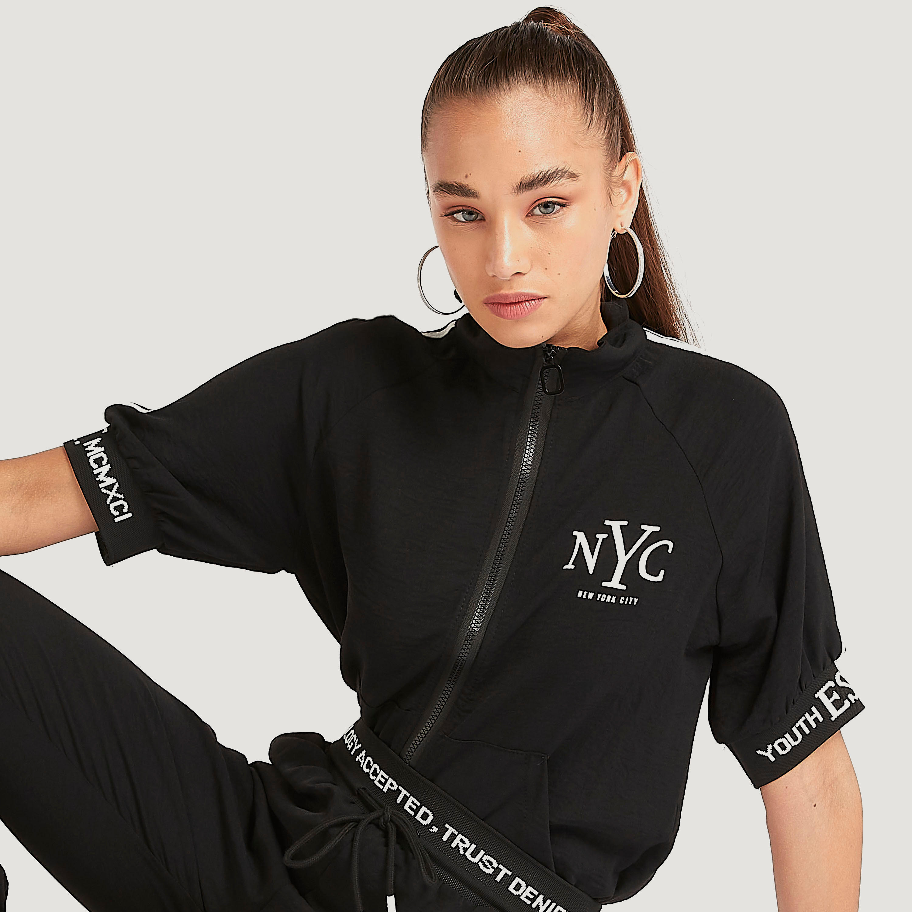 جاكيت خفيف بسحّاب وأكمام قصيرة من تو إكتزيمز-women-winterwear-coatsandjackets-jackets-image-3