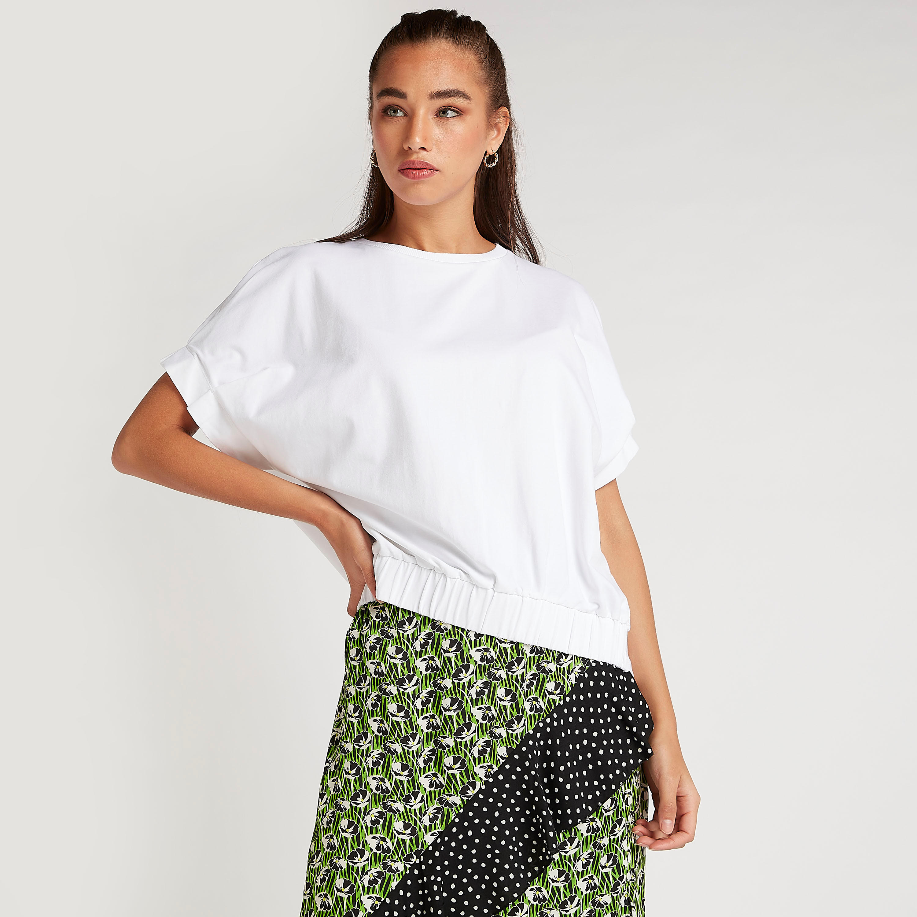 بلوزة سادة بأكمام قصيرة وأطراف مطّاطيّة من تو إكستريمز-women-clothing-shirtsandblouses-blouses-image-3