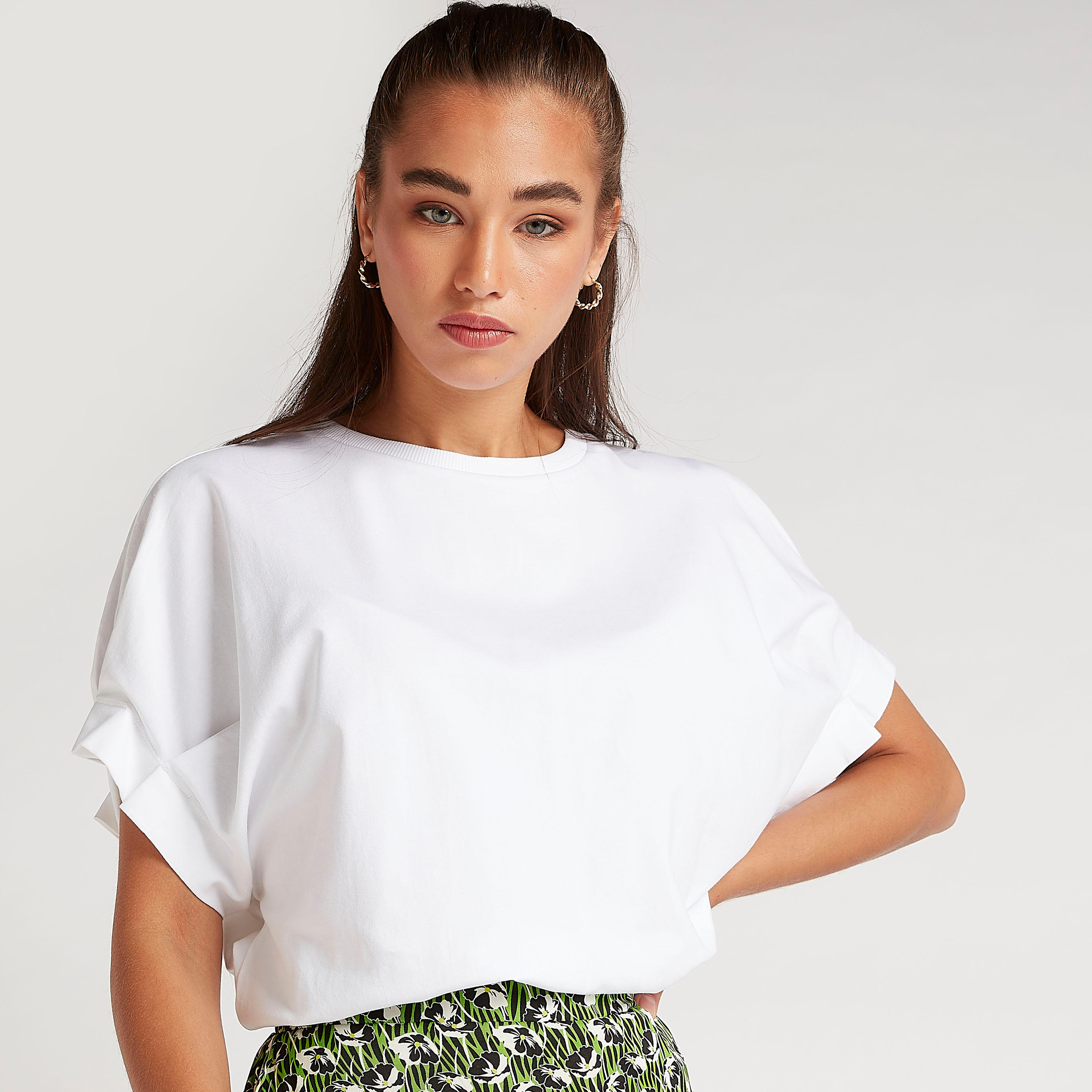 بلوزة سادة بأكمام قصيرة وأطراف مطّاطيّة من تو إكستريمز-women-clothing-shirtsandblouses-blouses-image-2