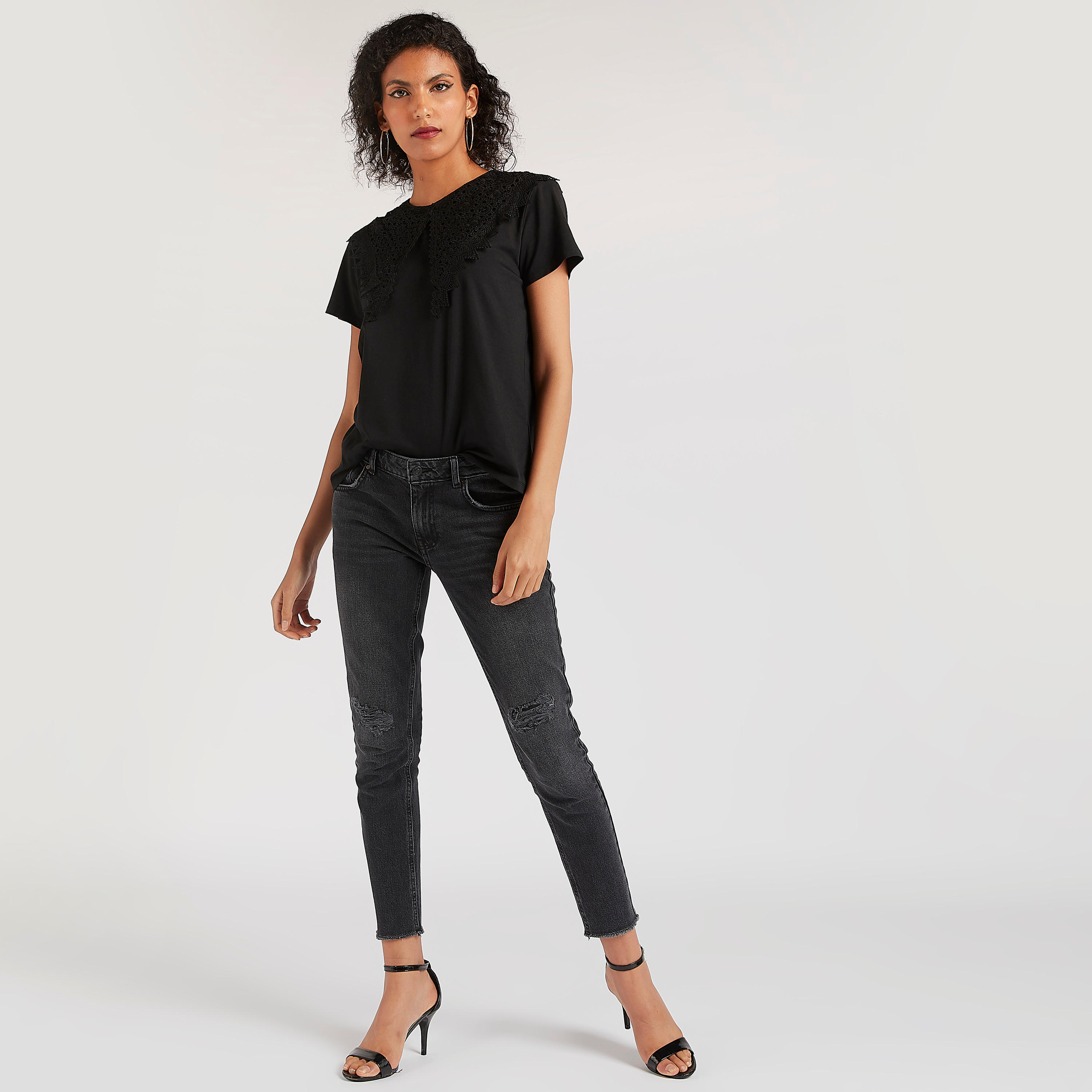 بلوزة دانتيل بياقة ضيّقة وأكمام قصيرة من تو إكستريمز-women-clothing-shirtsandblouses-blouses-image-2