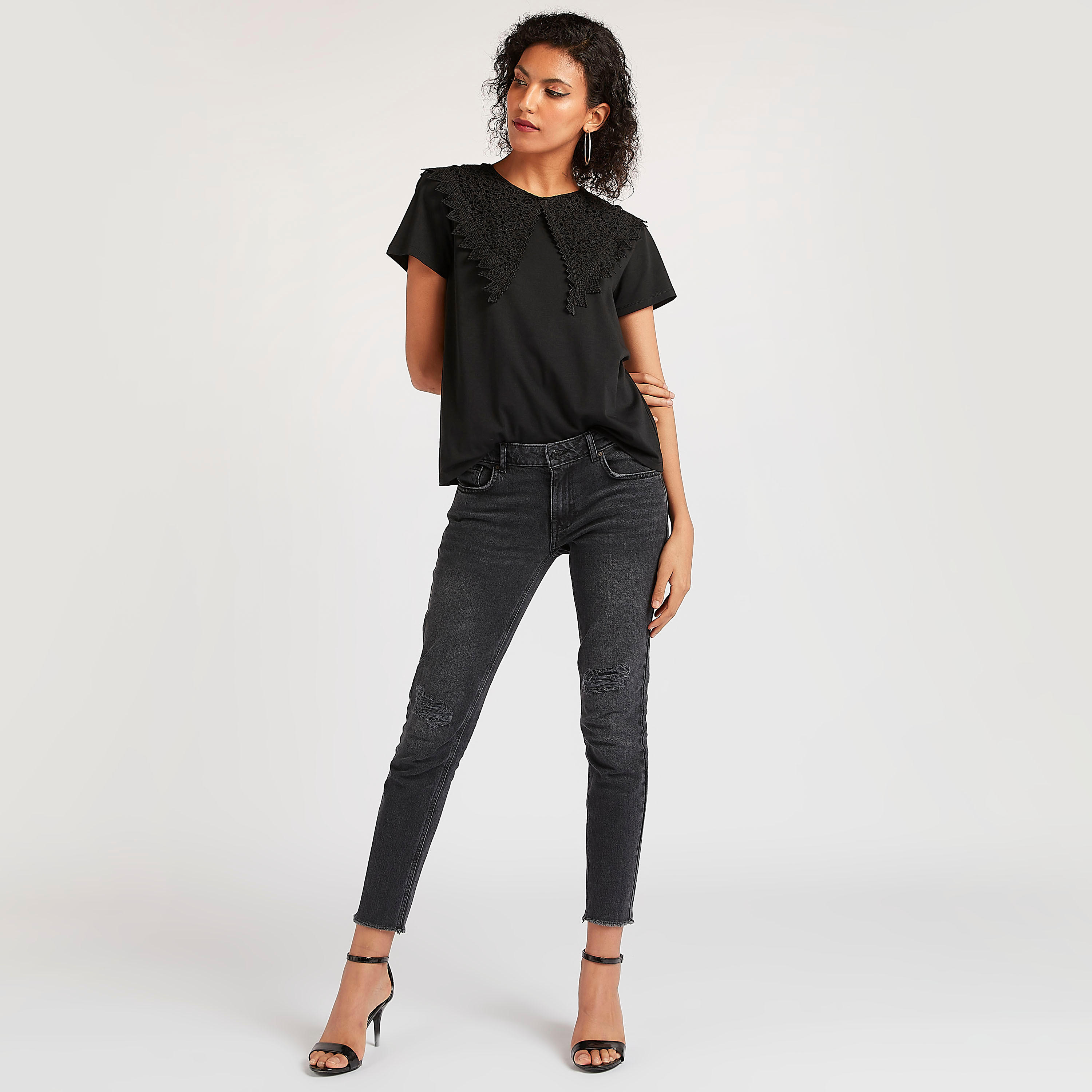 بلوزة دانتيل بياقة ضيّقة وأكمام قصيرة من تو إكستريمز-women-clothing-shirtsandblouses-blouses-image-6