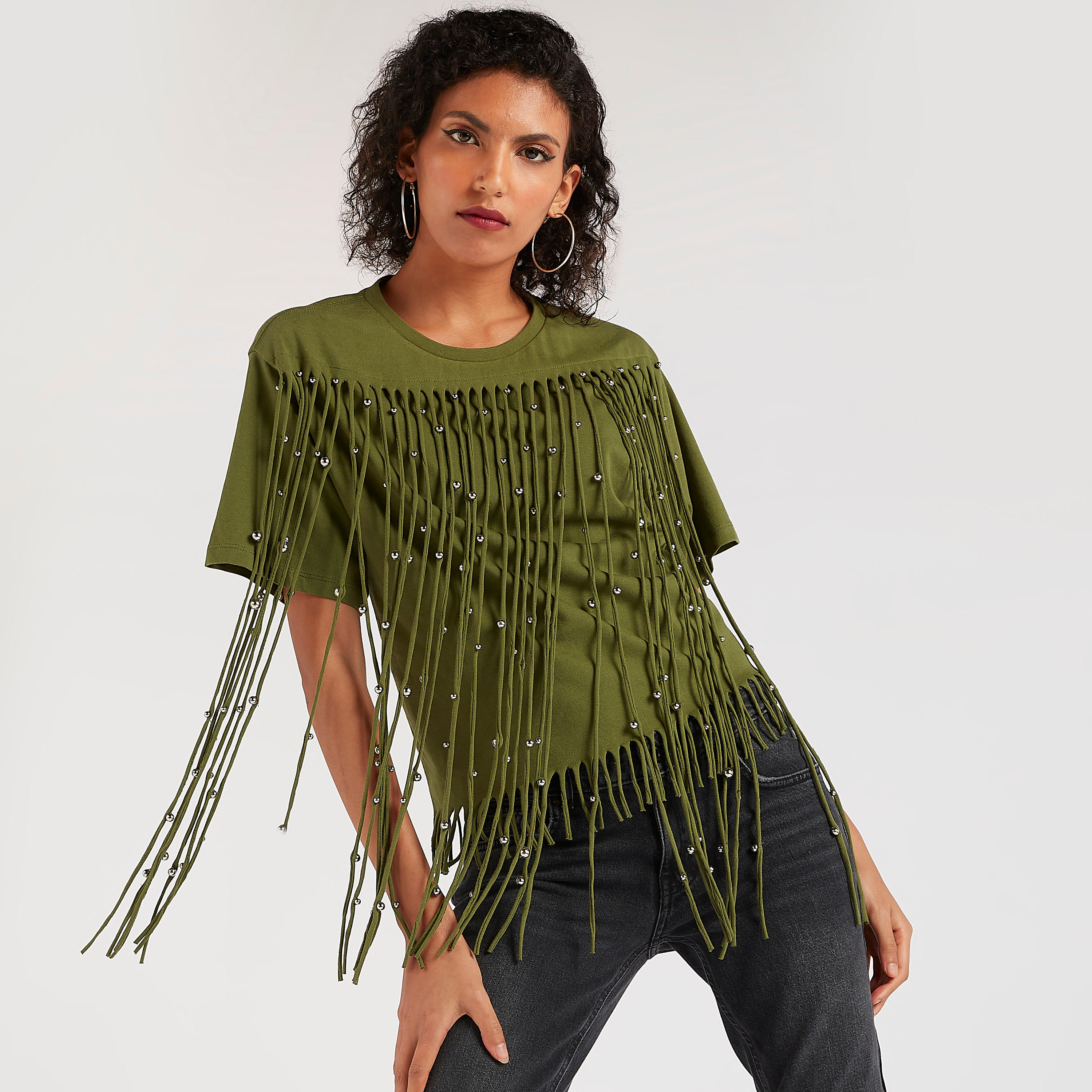 بلوزة بياقة ضيّقة وأكمام قصيرة وشراشيب من توإكستريمز-women-clothing-shirtsandblouses-blouses-image-1
