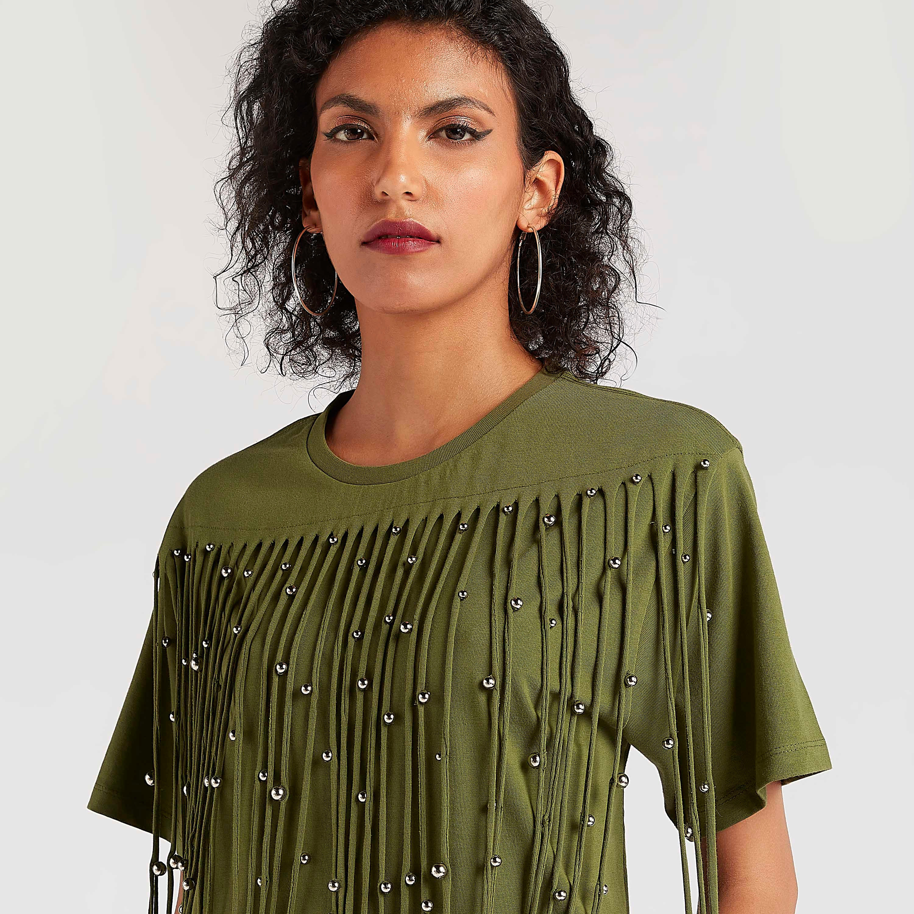 بلوزة بياقة ضيّقة وأكمام قصيرة وشراشيب من توإكستريمز-women-clothing-shirtsandblouses-blouses-image-2