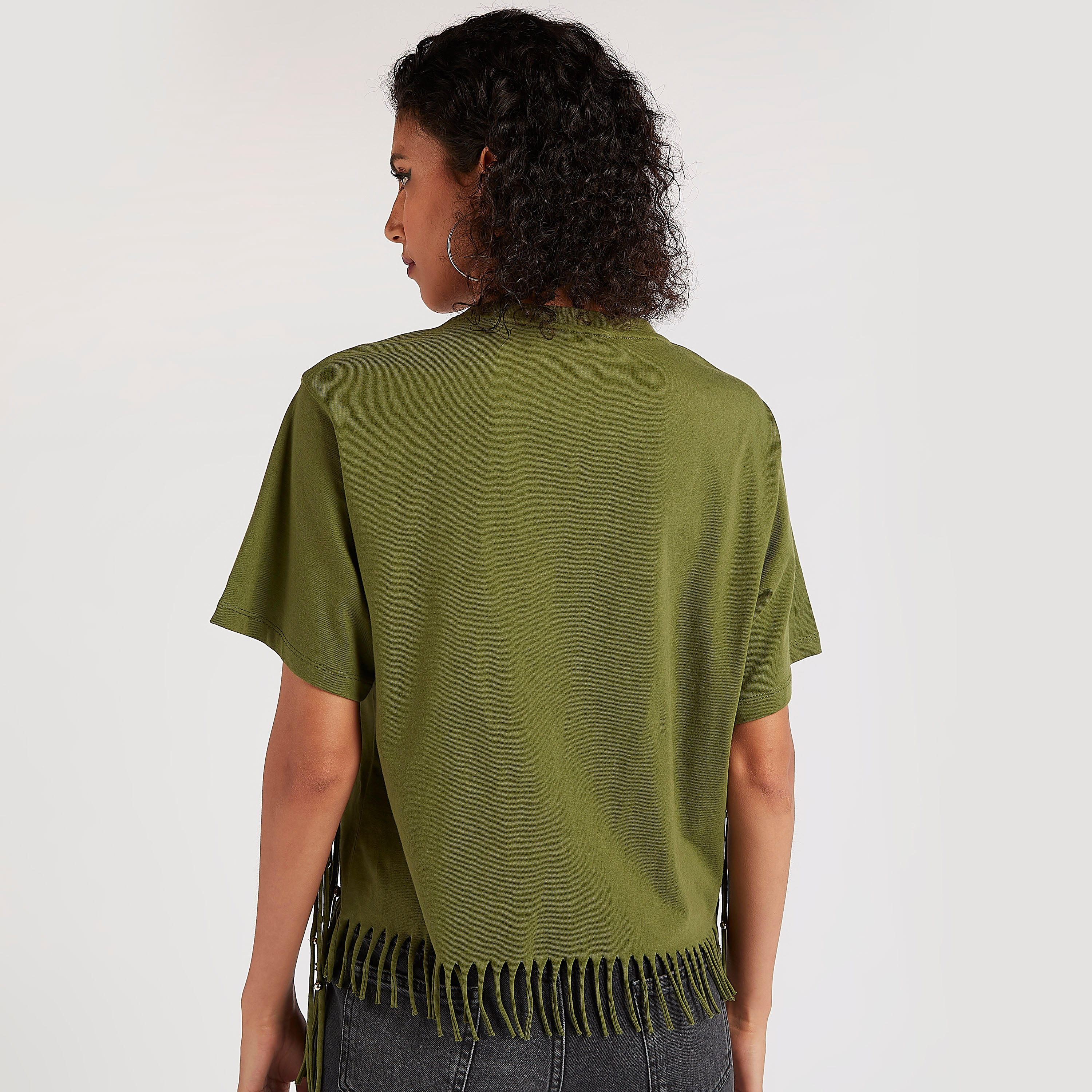 بلوزة بياقة ضيّقة وأكمام قصيرة وشراشيب من توإكستريمز-women-clothing-shirtsandblouses-blouses-image-4