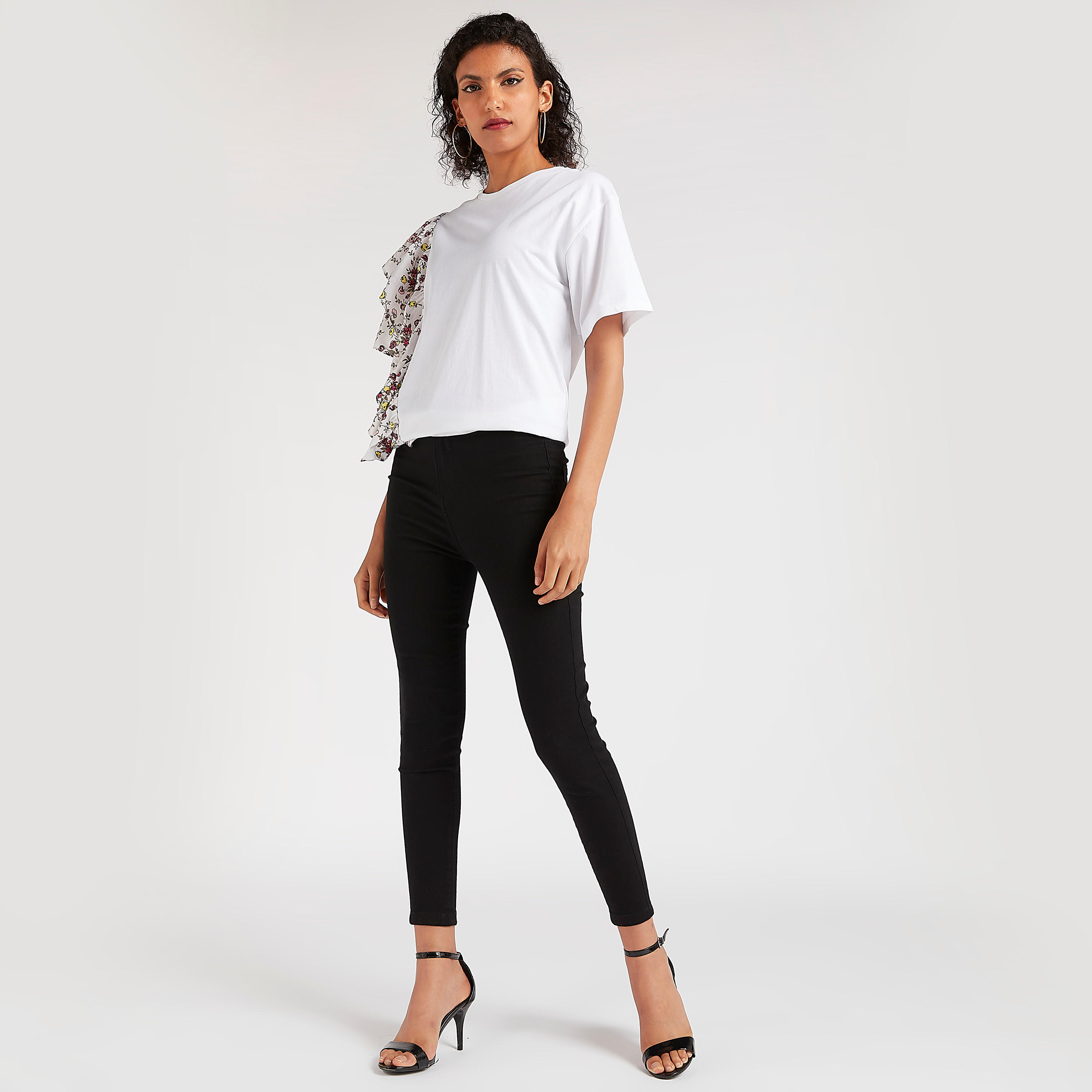 بلوزة بياقة ضيّقة وطبعات أزهار وأكمام بكشكشة من تو إكستريمز-women-clothing-shirtsandblouses-blouses-image-2