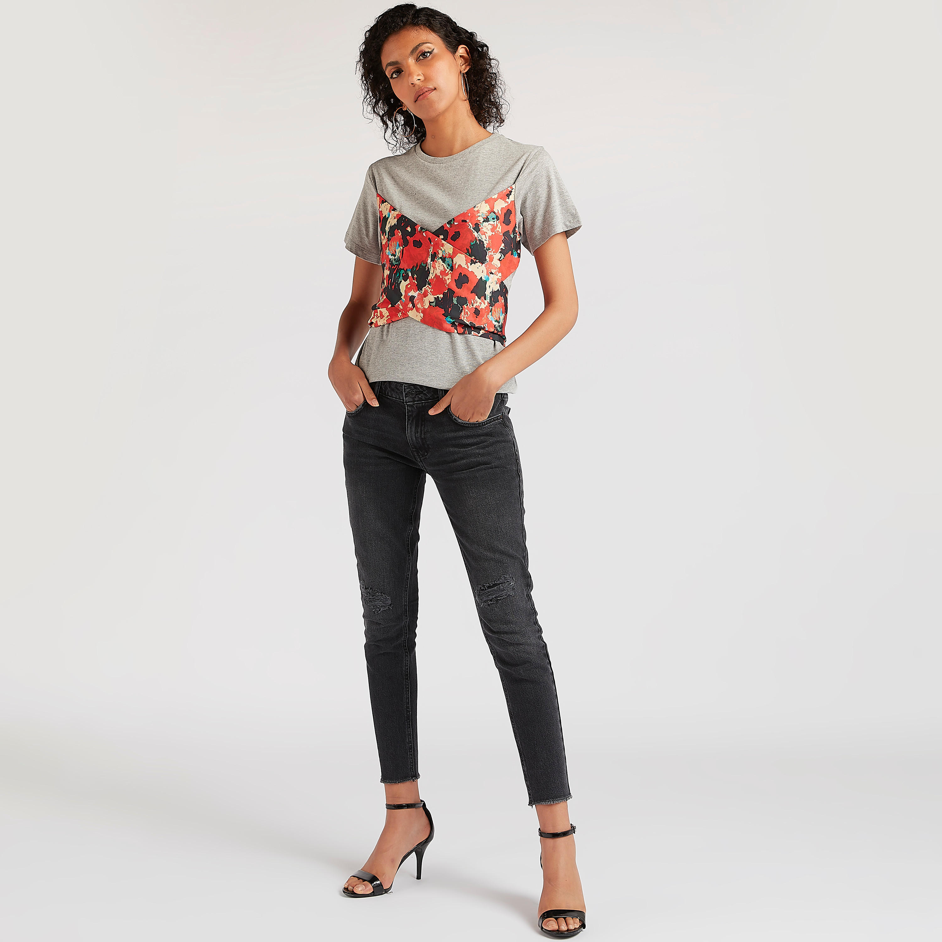 تيشيرت بأكمام قصيرة وياقة مستديرة وطبعات أزهار وأربطة من تو إكستريمز-women-clothing-tshirts-image-2