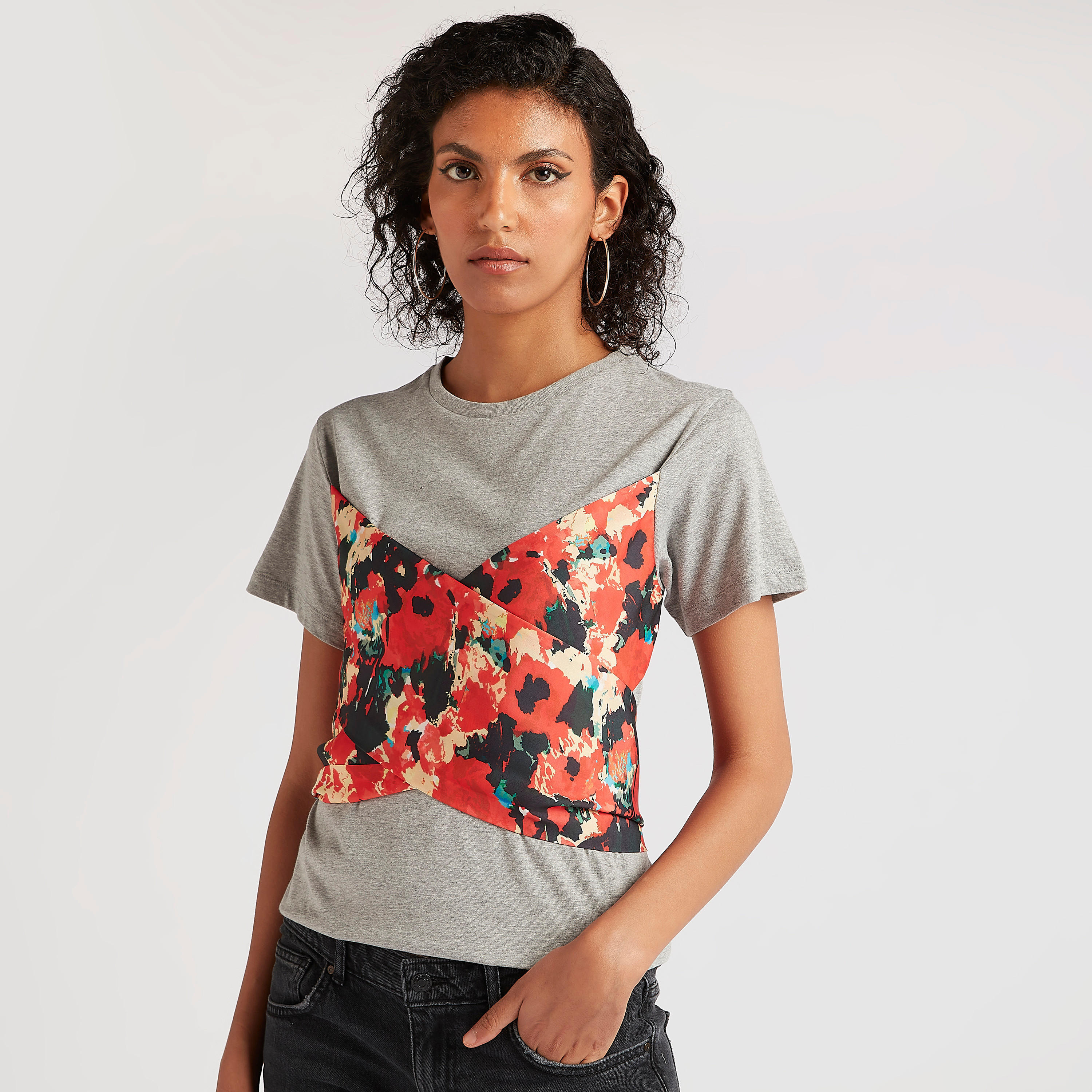 تيشيرت بأكمام قصيرة وياقة مستديرة وطبعات أزهار وأربطة من تو إكستريمز-women-clothing-tshirts-image-3