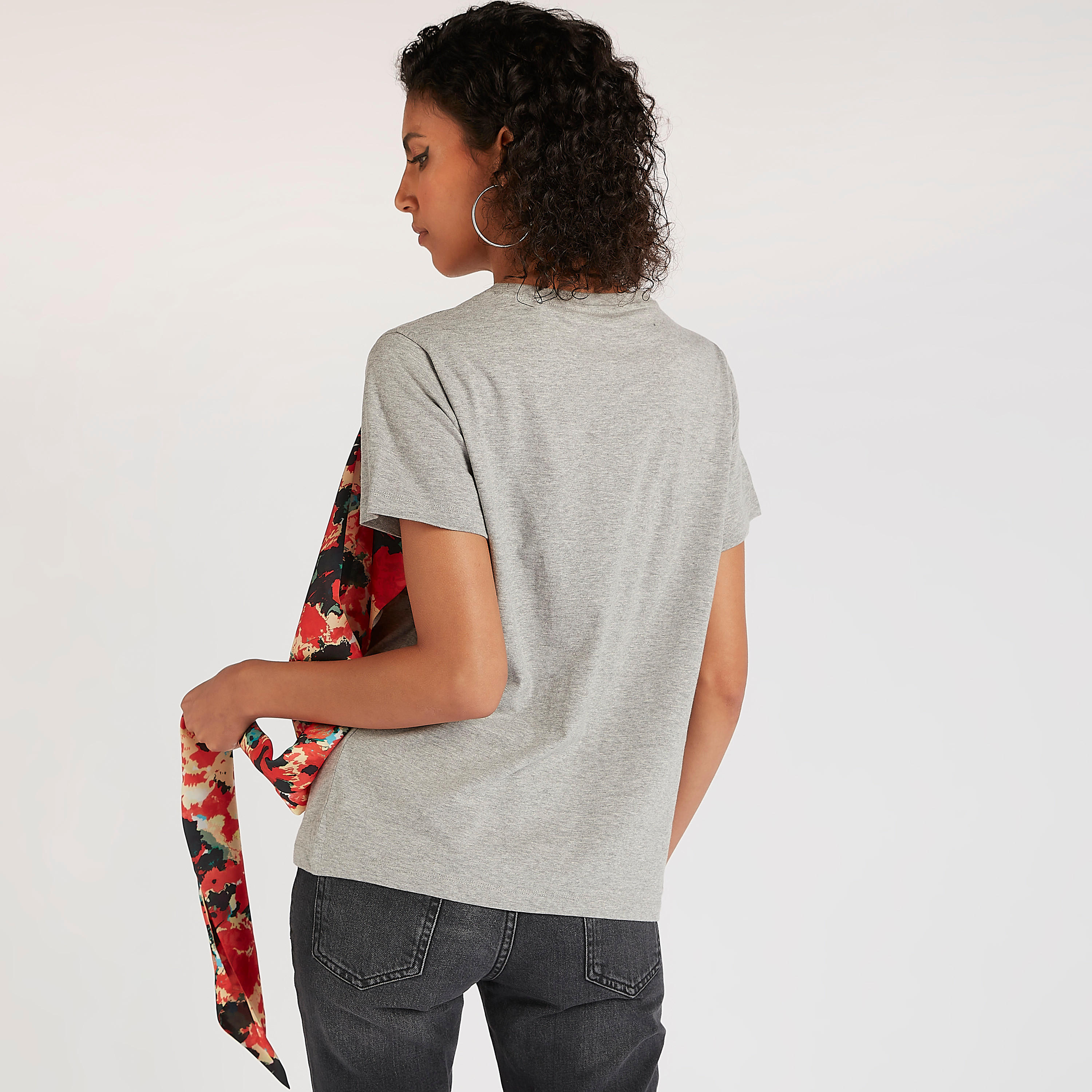 تيشيرت بأكمام قصيرة وياقة مستديرة وطبعات أزهار وأربطة من تو إكستريمز-women-clothing-tshirts-image-4