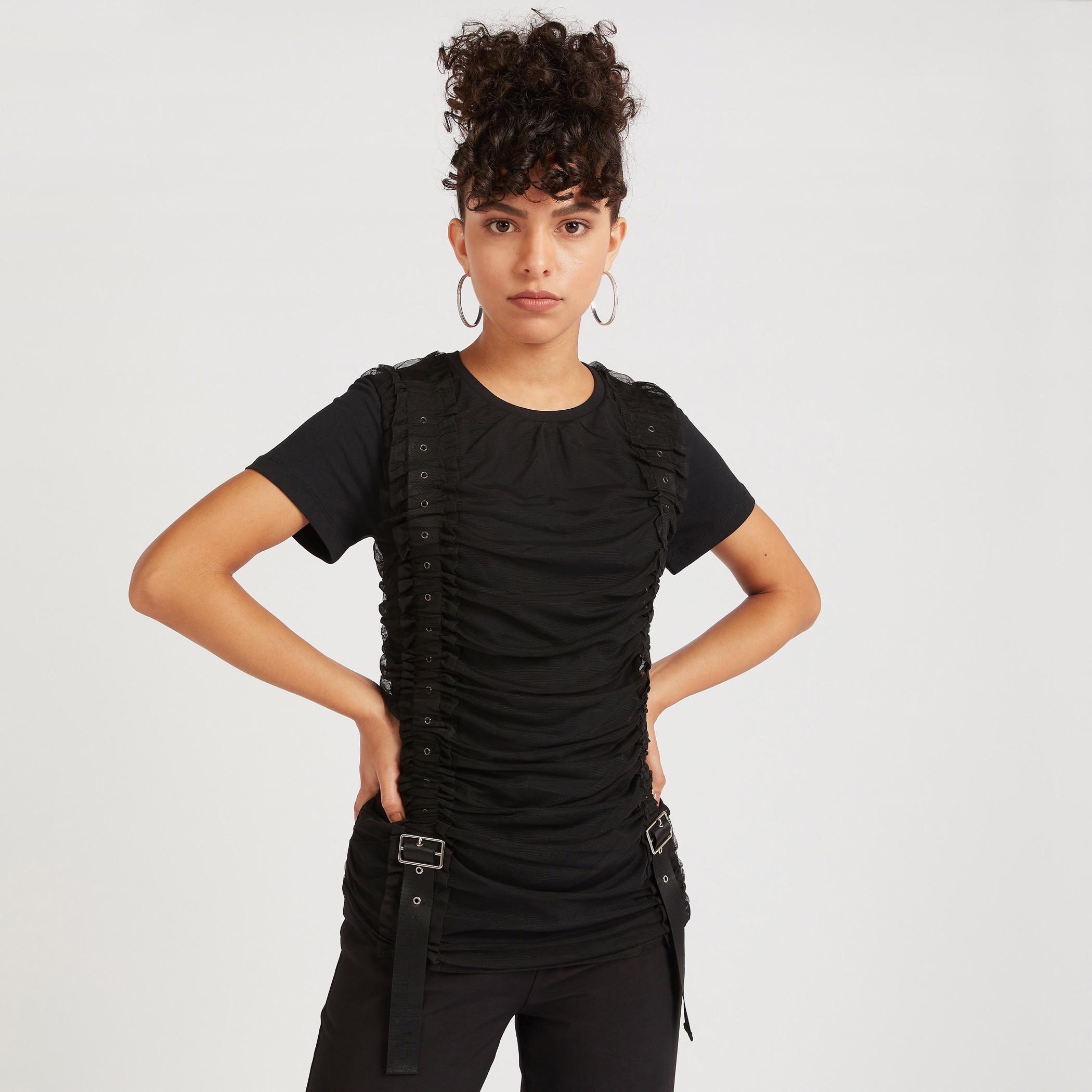 بلوزة بياقة ضيّقة بكسرات وأكمام قصيرة وزينة إبزيم من تو إكستريمز-women-clothing-shirtsandblouses-blouses-image-8