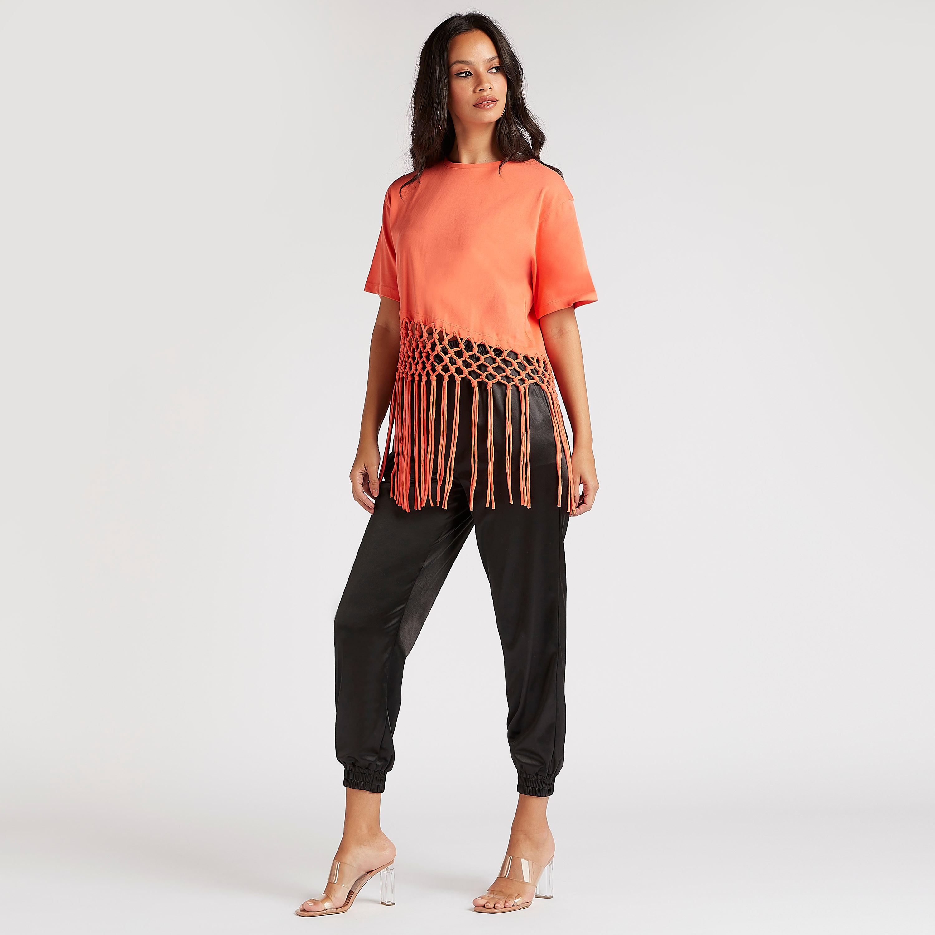 بلوزة سادة بياقة ضيّقة وأطراف بشراشيب-women-clothing-shirtsandblouses-blouses-image-4