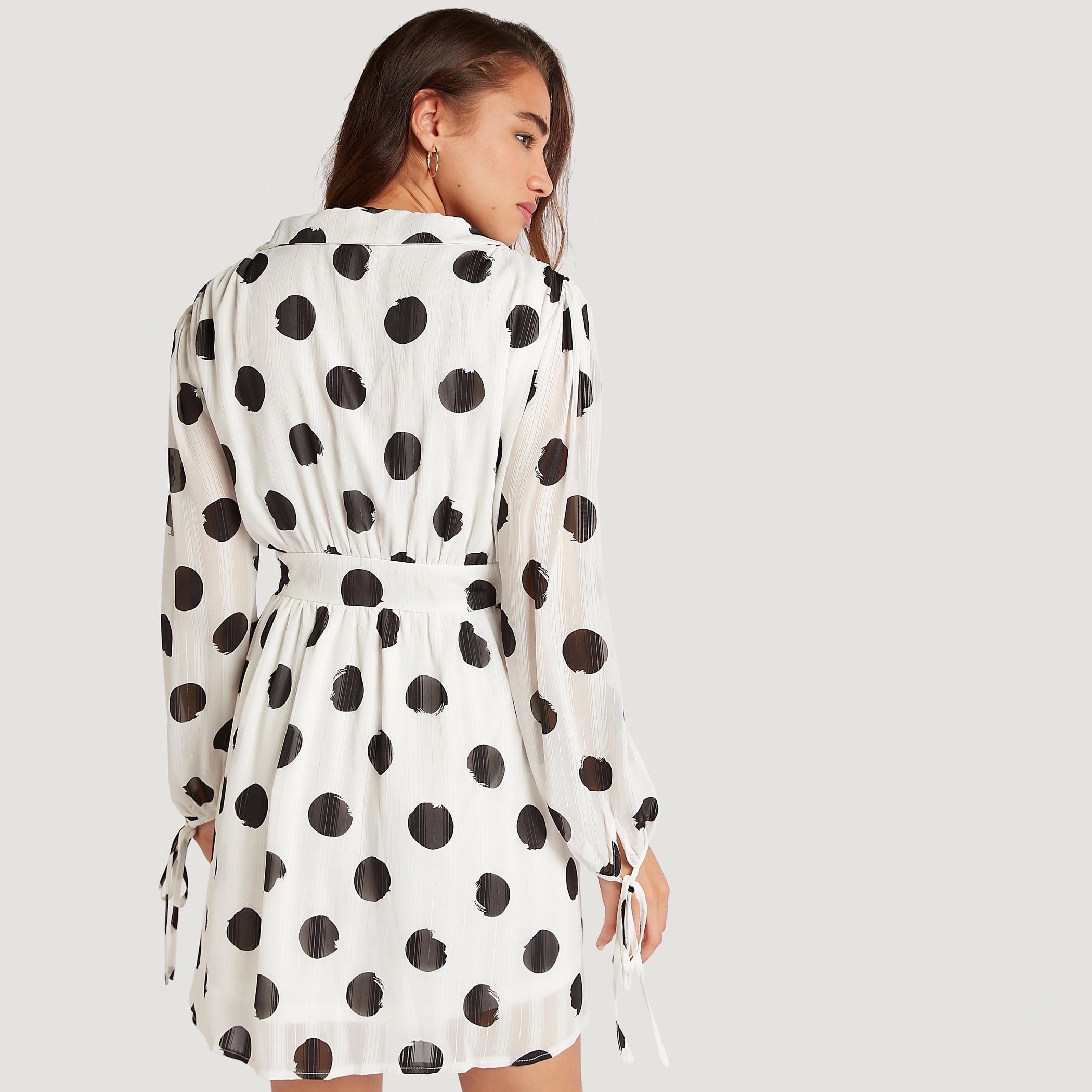 فستان قصير بطبعات منقّطة وأكمام طويلة وياقة عادية من تو إكستريمز-women-clothing-dresses-image-4