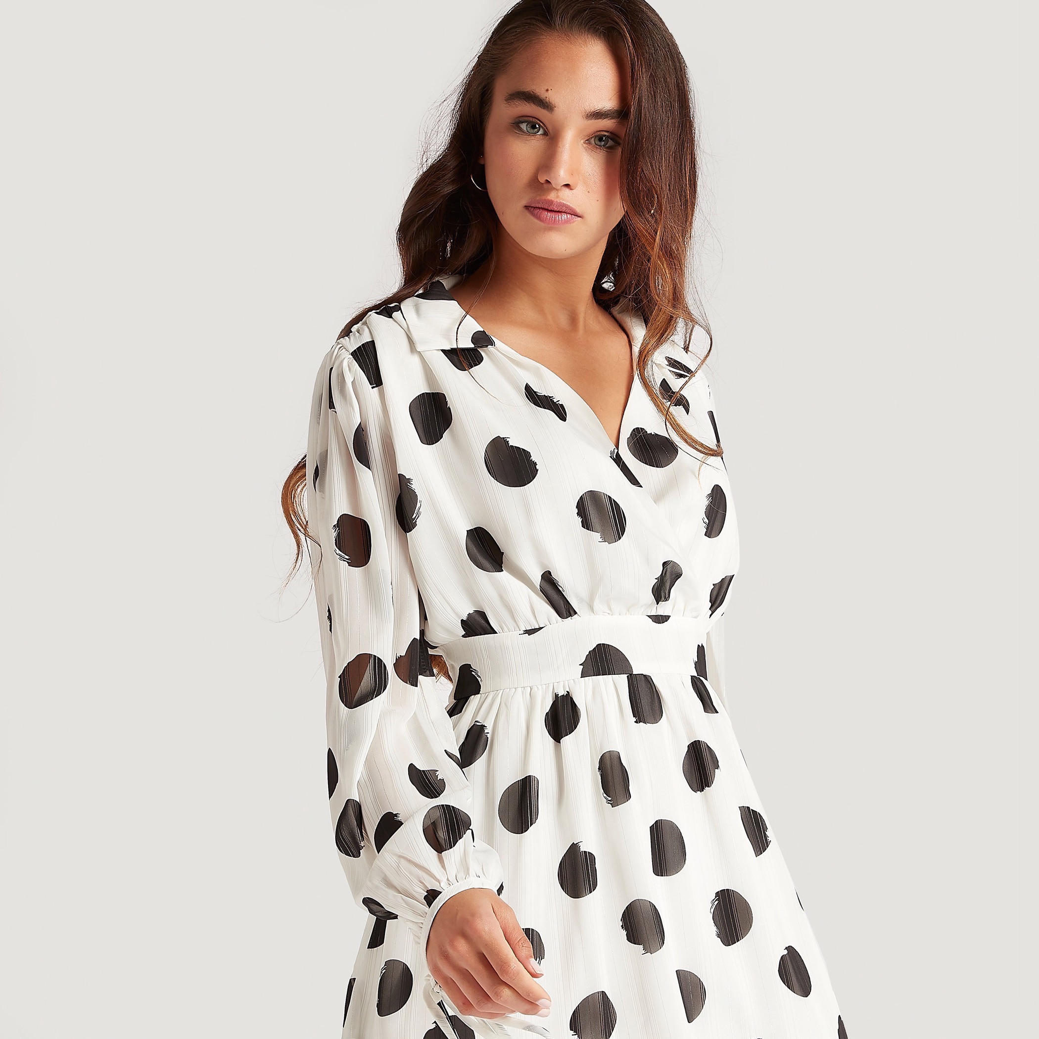 فستان قصير بطبعات منقّطة وأكمام طويلة وياقة عادية من تو إكستريمز-women-clothing-dresses-image-8