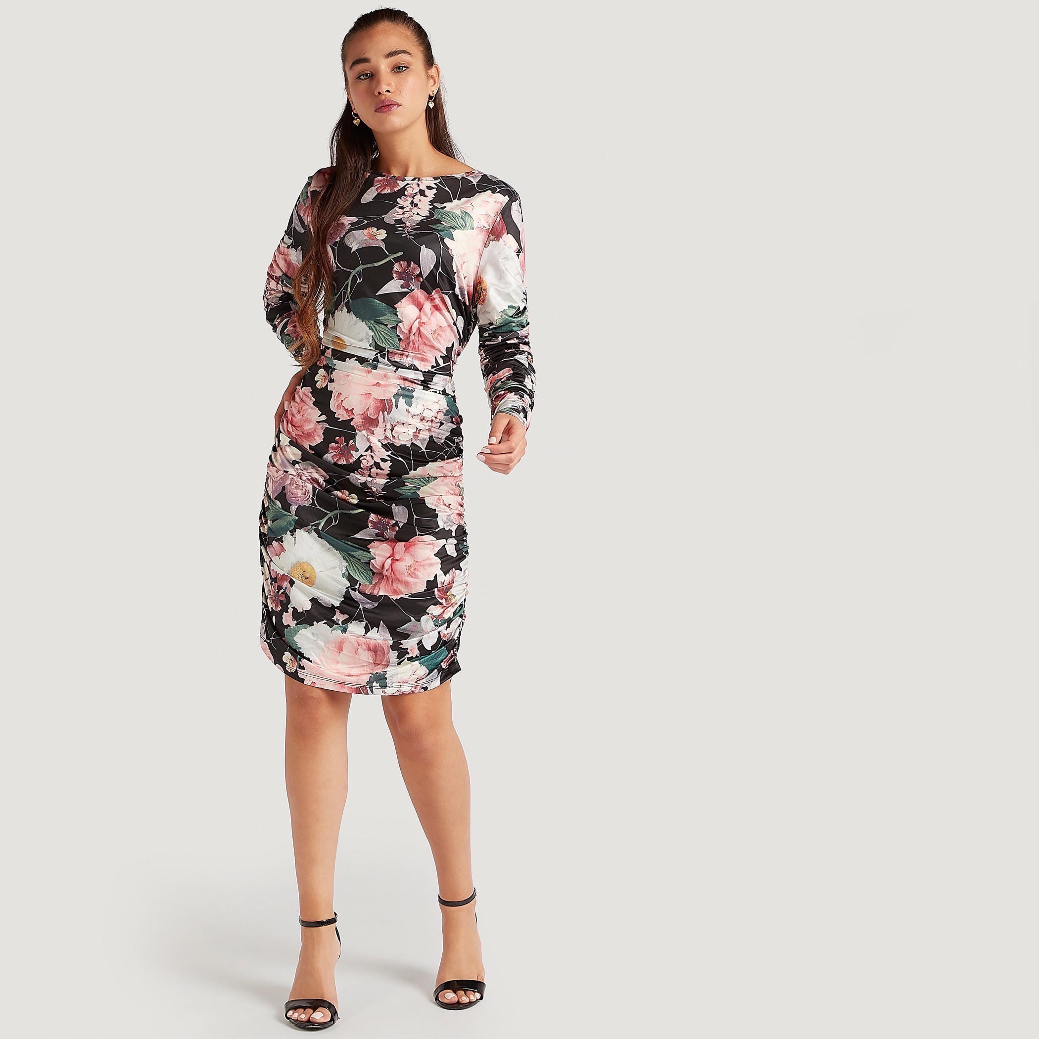 فستان قصير بقصّة ضيّقة وطبعات أزهار وبكسرات من تو إكستريمز-women-clothing-dresses-image-2