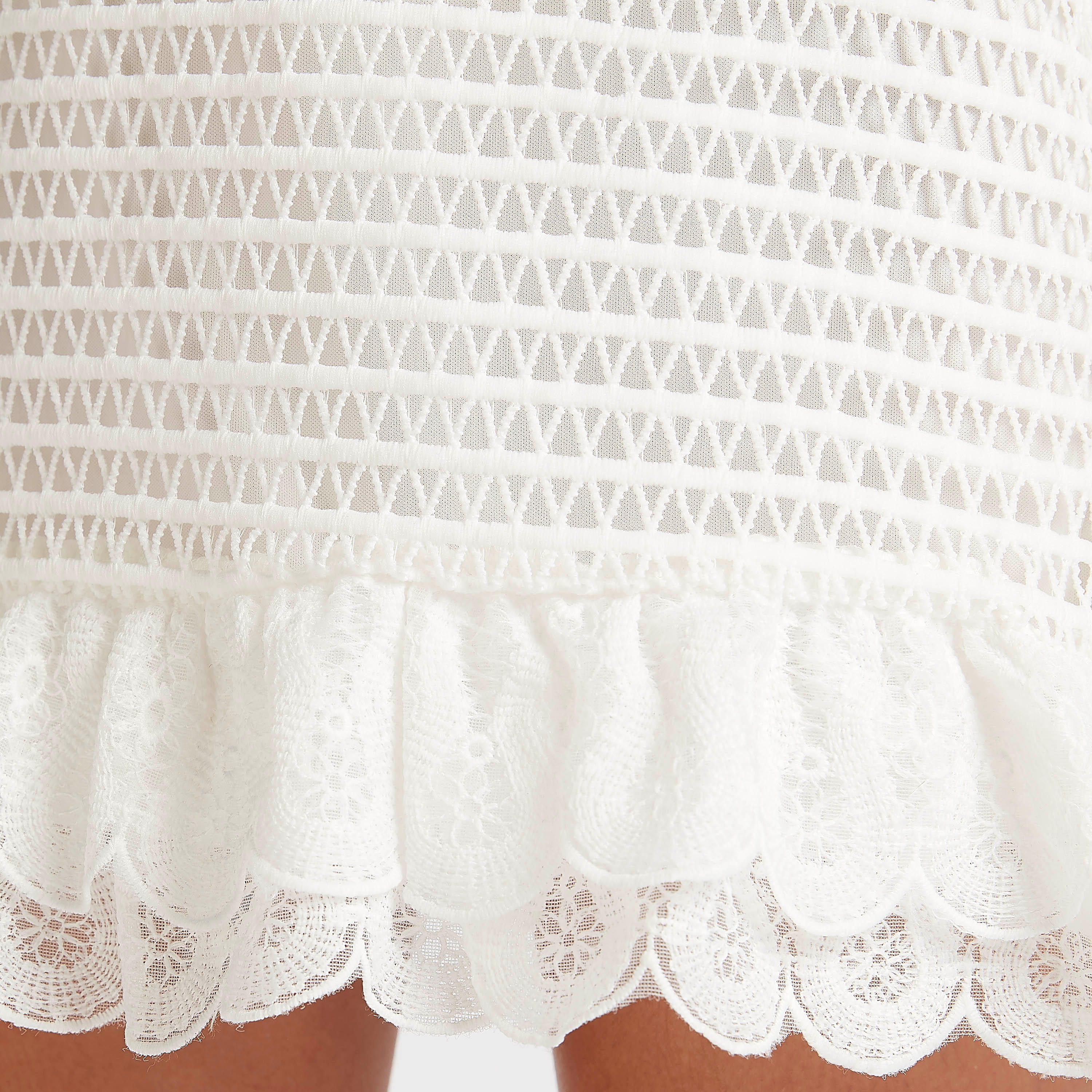 فستان دانتيل ضيّق قصير دون أكمام من توإكستريمز-women-clothing-dresses-image-4