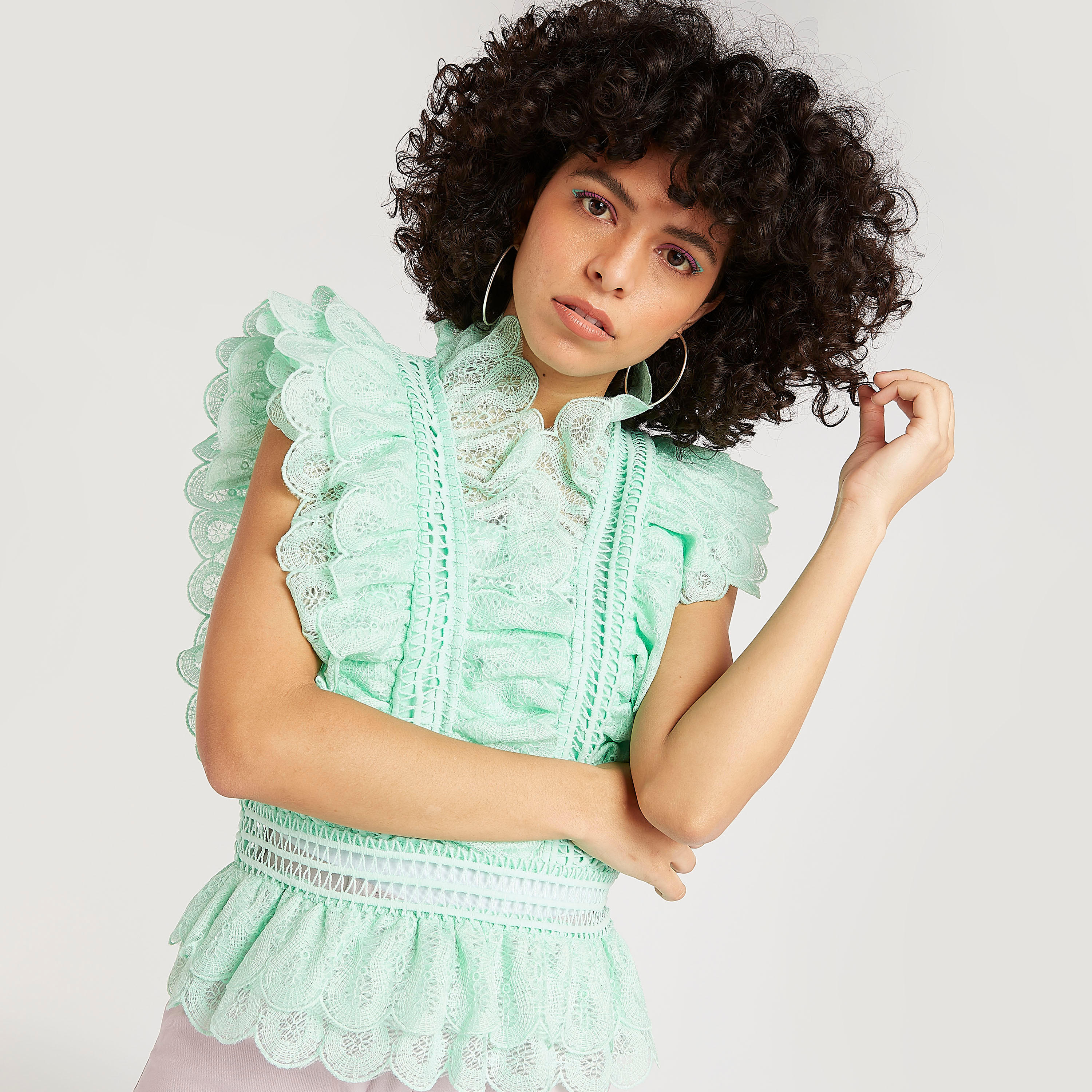 بلوزة بتفاصيل كشكشة وأكمام قصيرة وكشكشة على الخصر-women-clothing-shirtsandblouses-blouses-image-7