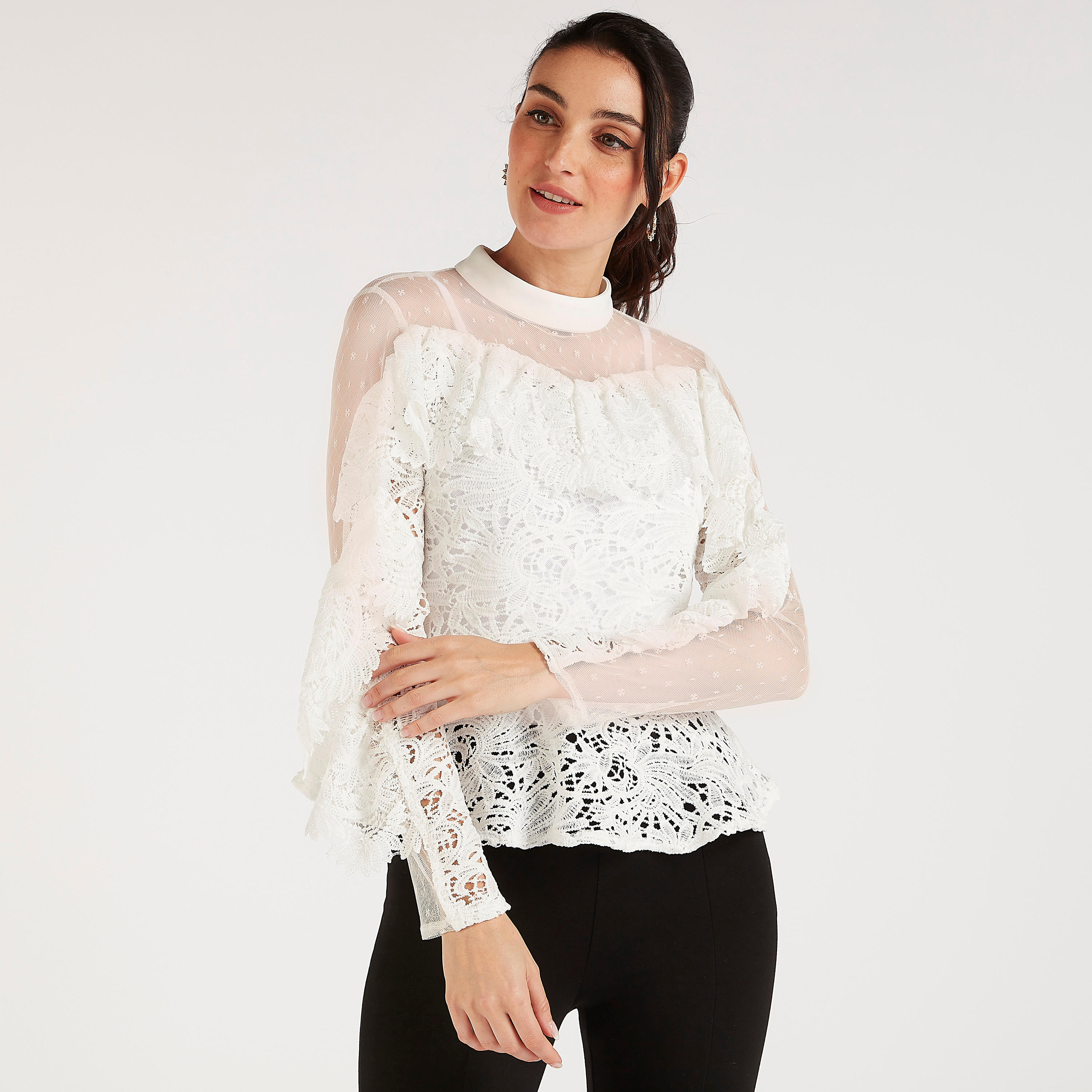 بلوزة بياقة عالية وأكمام طويلة وتفاصيل دانتيل من توإكستريمز-women-clothing-shirtsandblouses-blouses-image-1