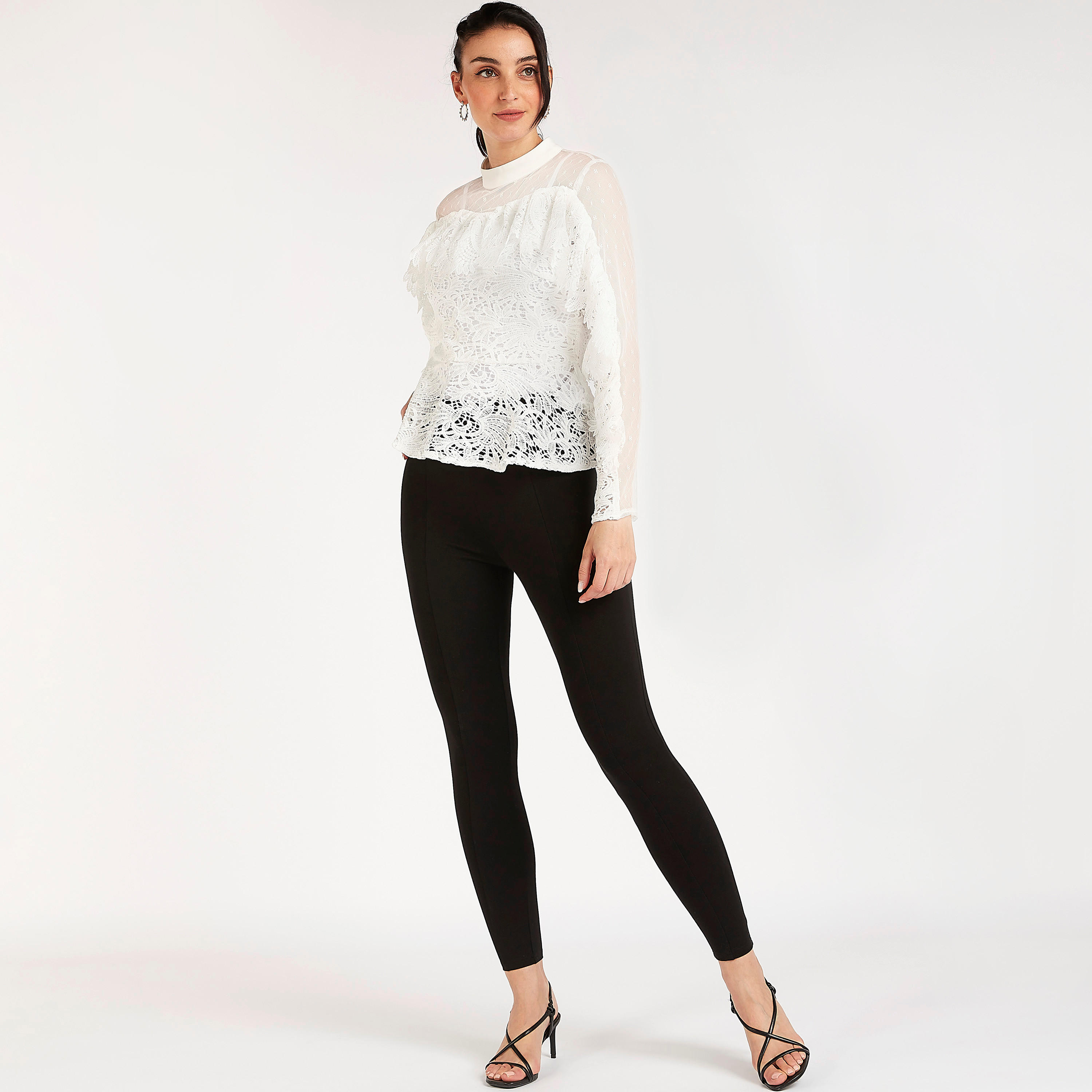بلوزة بياقة عالية وأكمام طويلة وتفاصيل دانتيل من توإكستريمز-women-clothing-shirtsandblouses-blouses-image-2