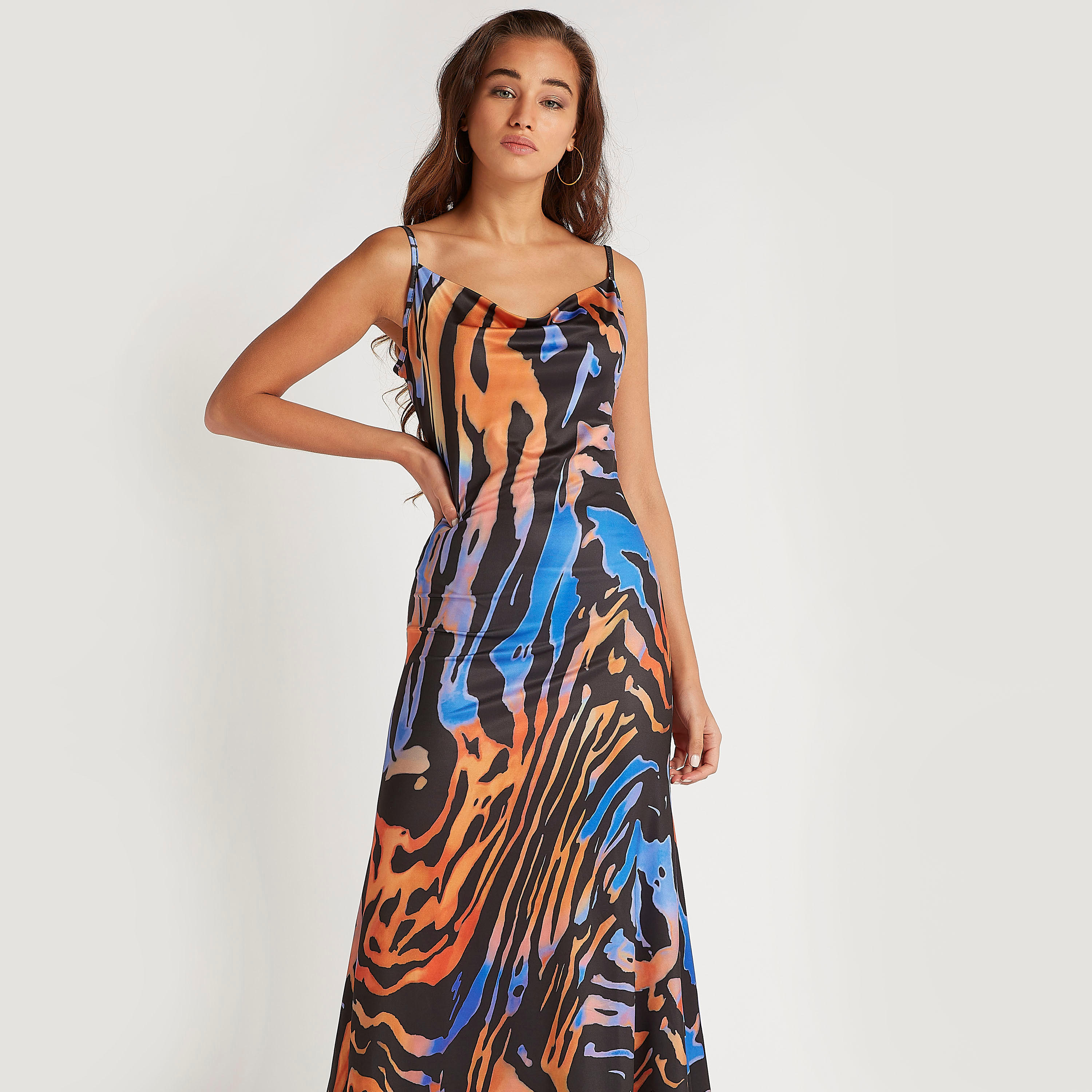 فستان طويل بطبعات وحمّالات رفيعة من تو إكستريمز-women-clothing-dresses-image-6