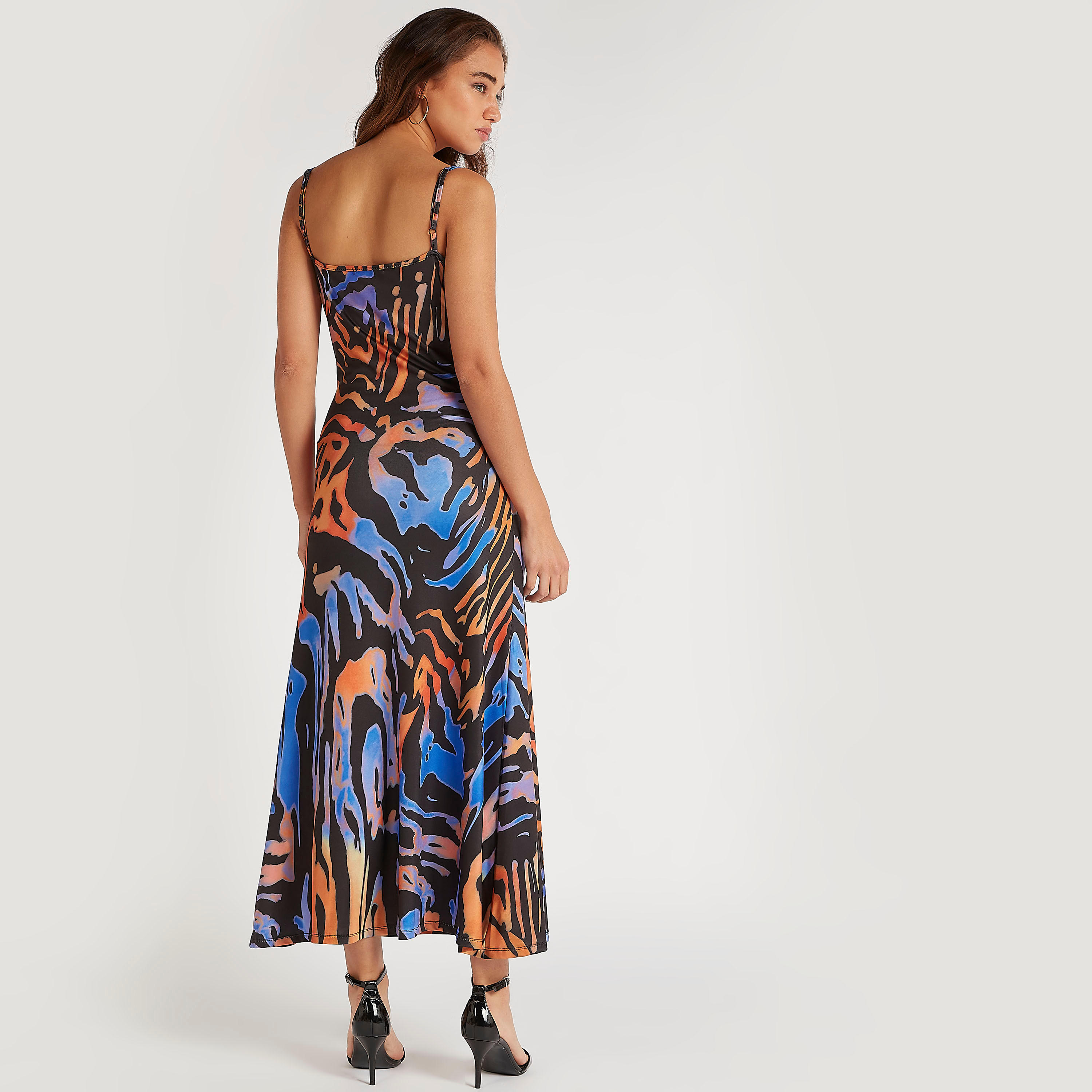 فستان طويل بطبعات وحمّالات رفيعة من تو إكستريمز-women-clothing-dresses-image-3