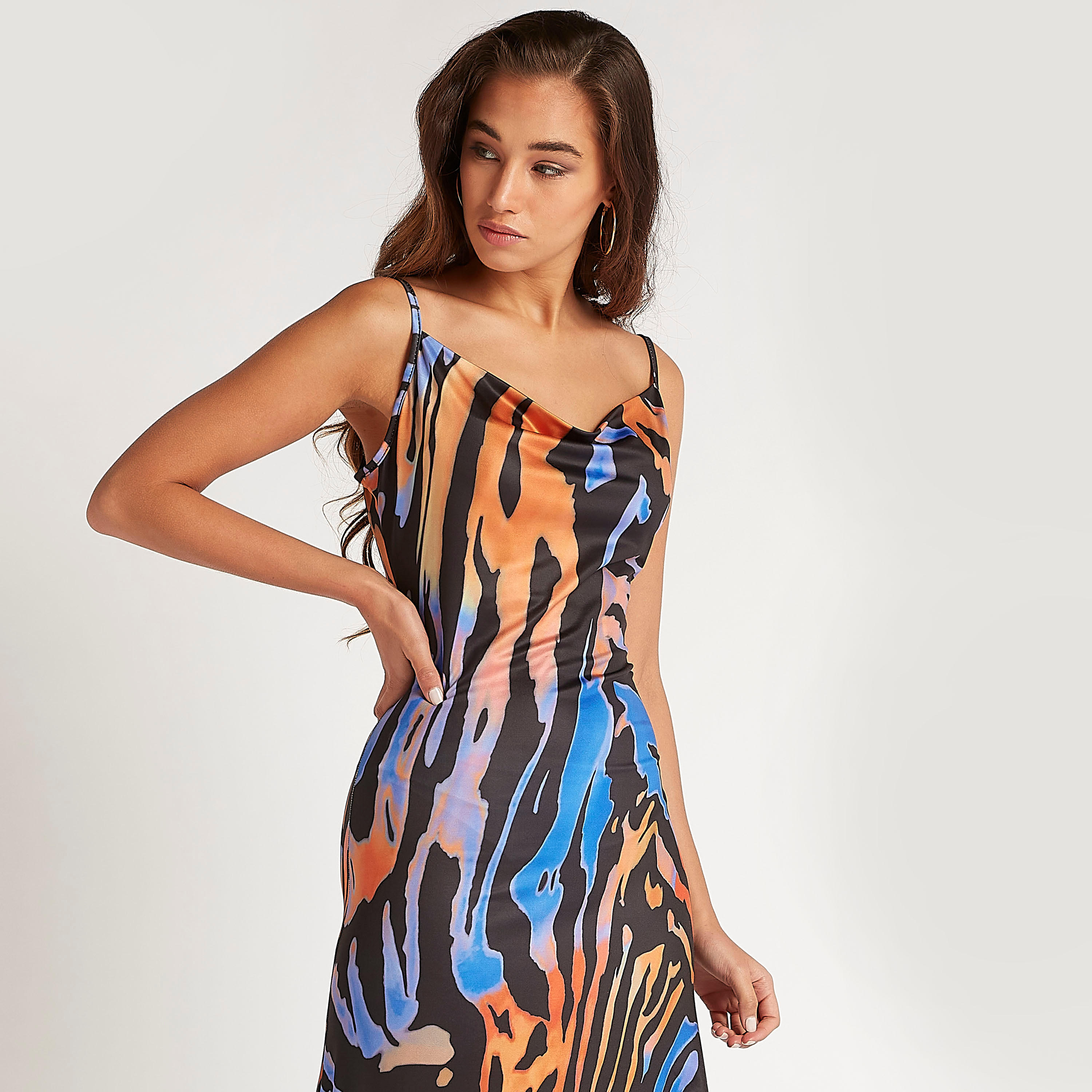 فستان طويل بطبعات وحمّالات رفيعة من تو إكستريمز-women-clothing-dresses-image-2