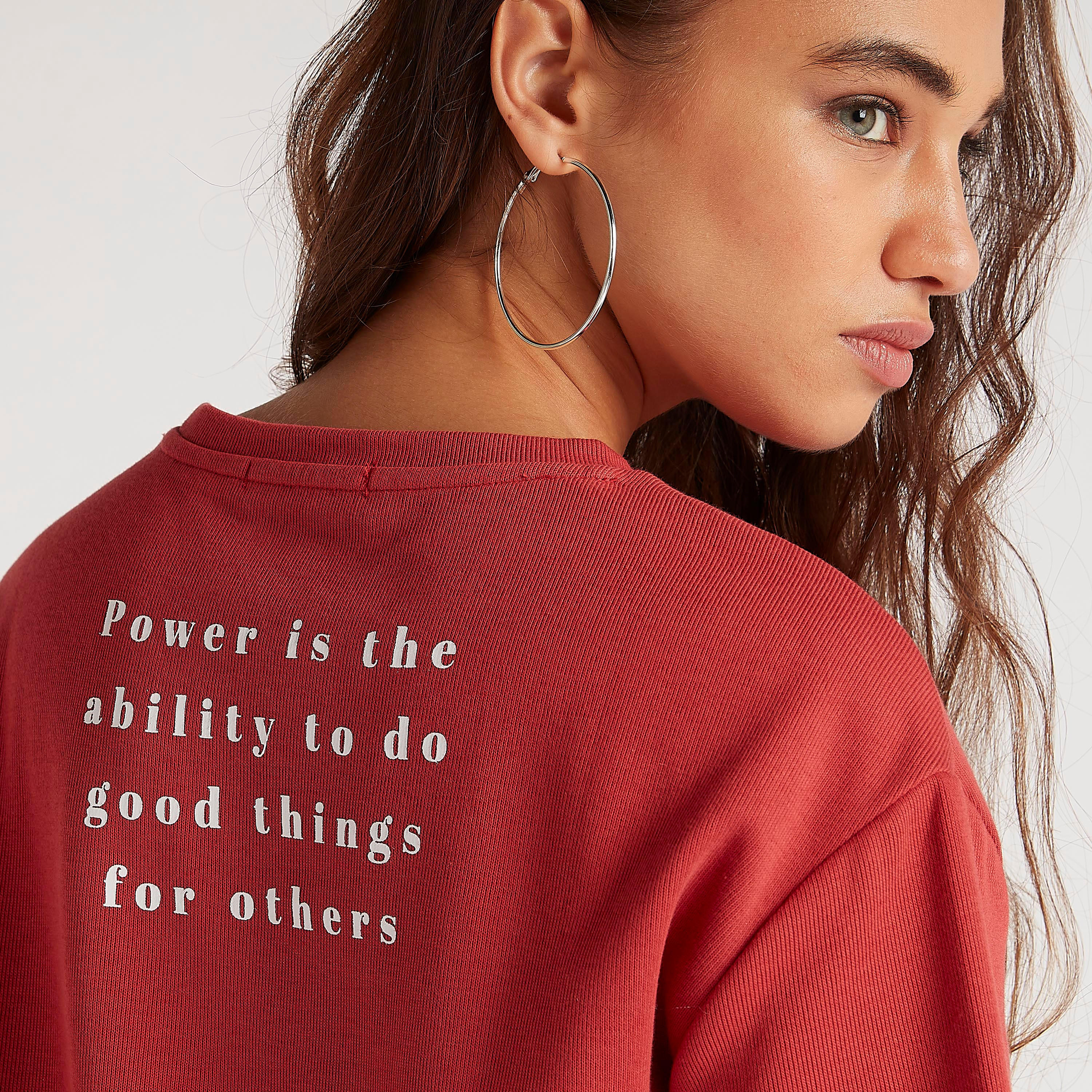 تيشيرت مستدام بياقة ضيّقة وأكمام قصيرة وطبعات من تو إكستريمز-women-clothing-tshirts-image-3