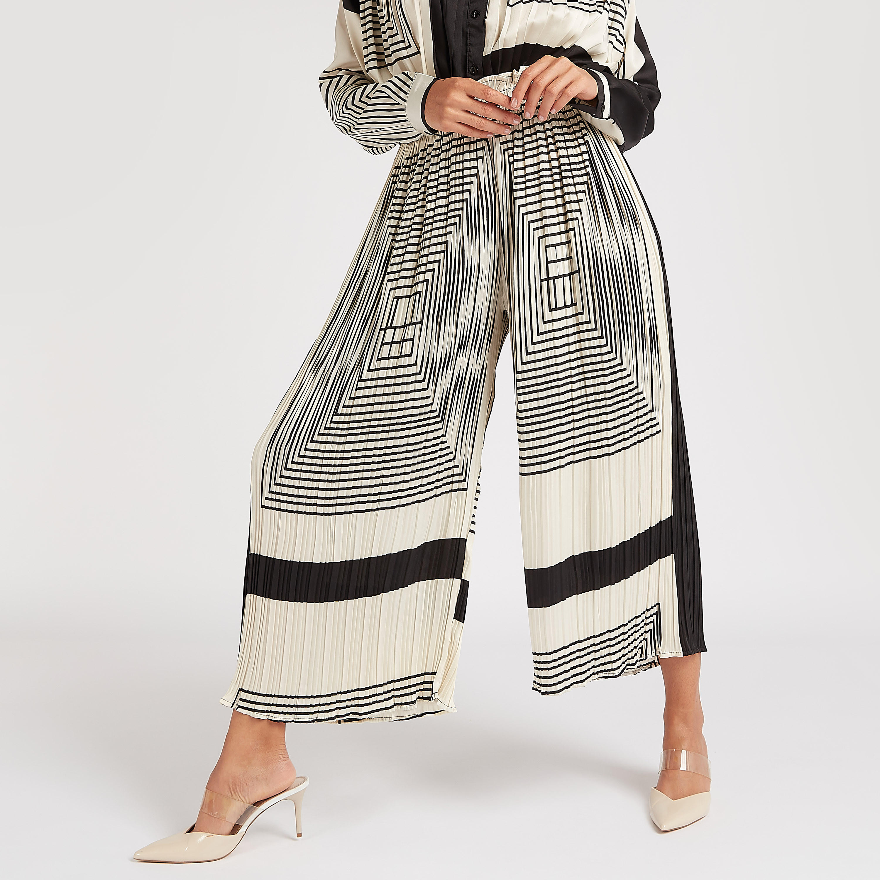 بنطلون بالازو بكُسرات وخصر مطاطي وطبعات من توإكستريمز-women-clothing-bottoms-trousers-image-1