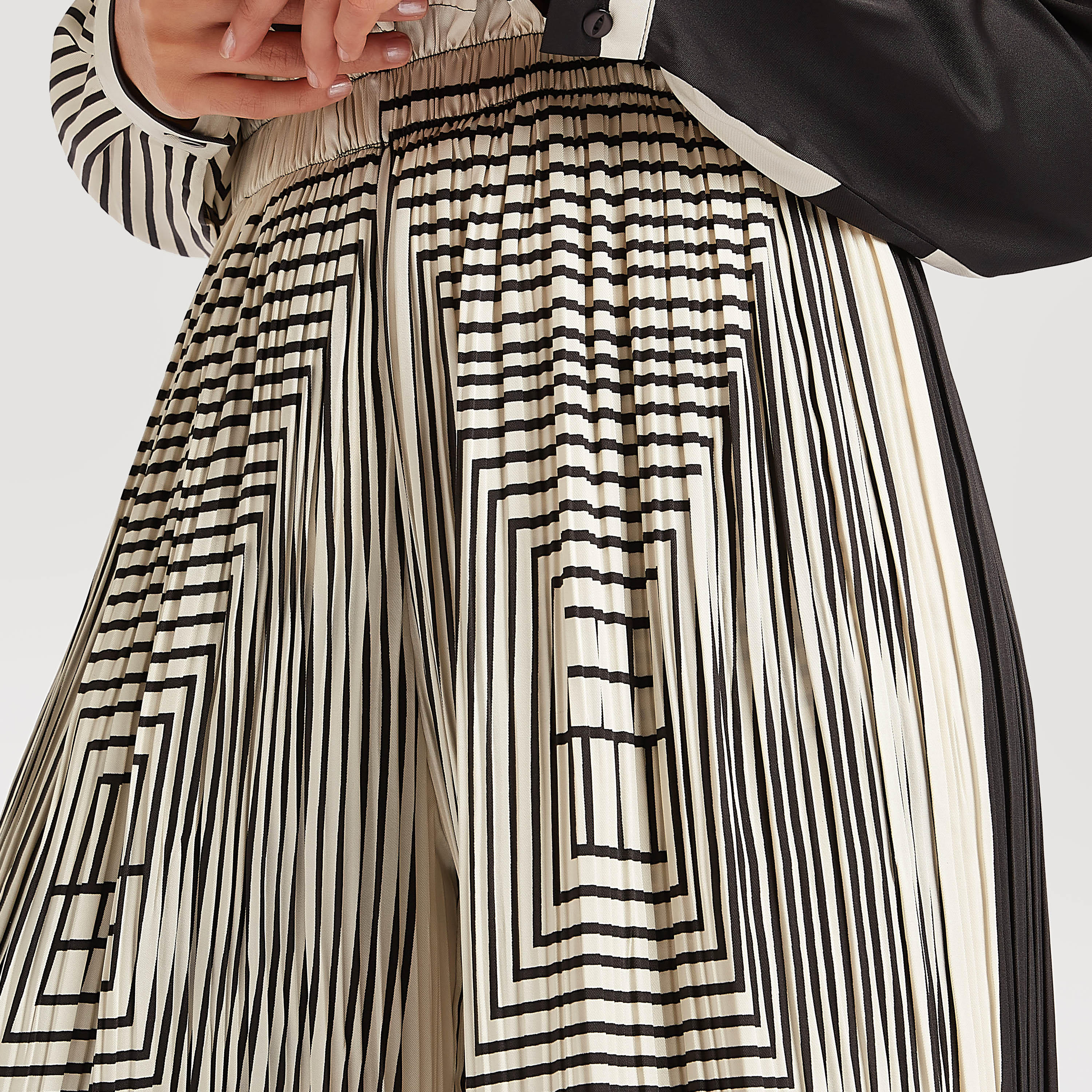بنطلون بالازو بكُسرات وخصر مطاطي وطبعات من توإكستريمز-women-clothing-bottoms-trousers-image-3