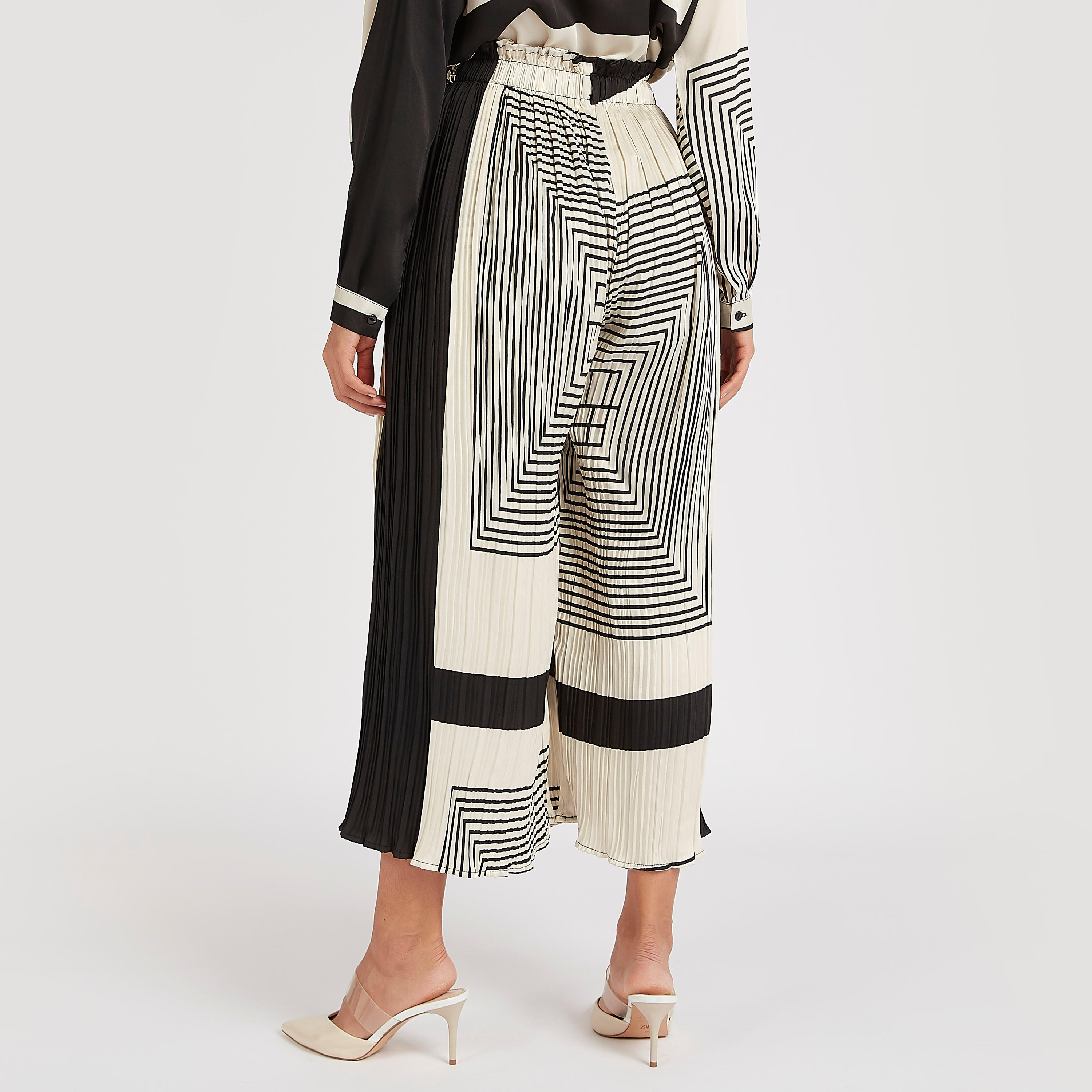 بنطلون بالازو بكُسرات وخصر مطاطي وطبعات من توإكستريمز-women-clothing-bottoms-trousers-image-4