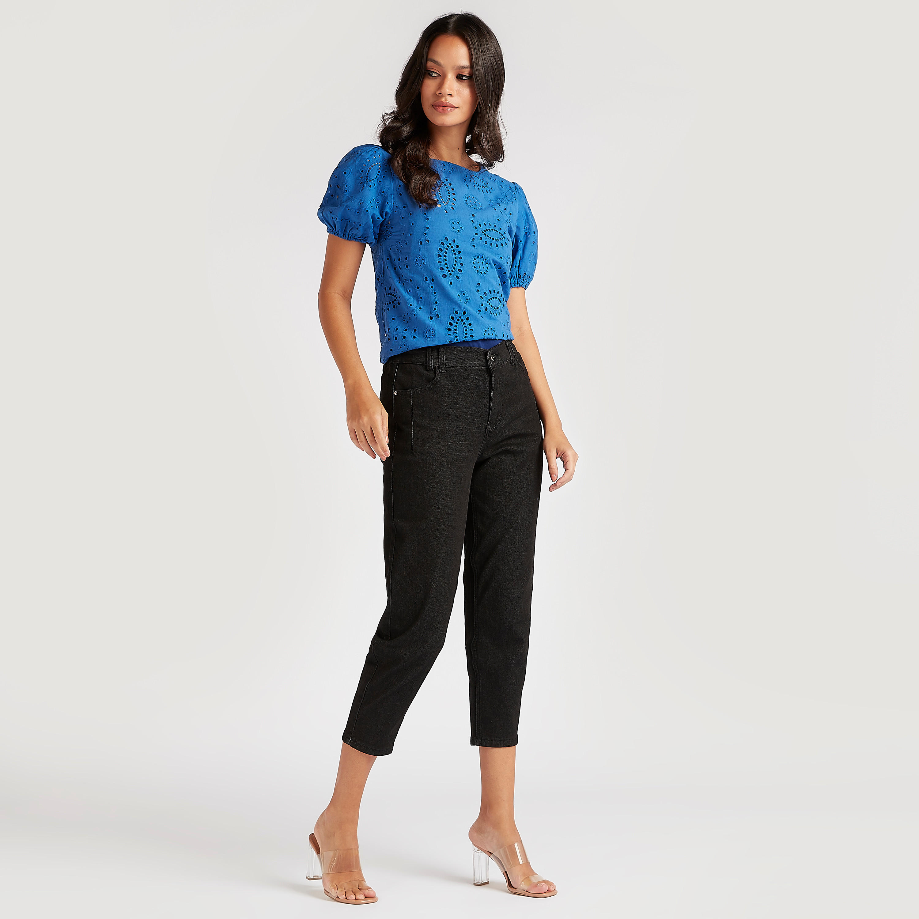 بلوزة بارزة الملمس بياقة ضيّقة وأكمام قصيرة منفوخة من تو إكستريمز-women-clothing-shirtsandblouses-blouses-image-2