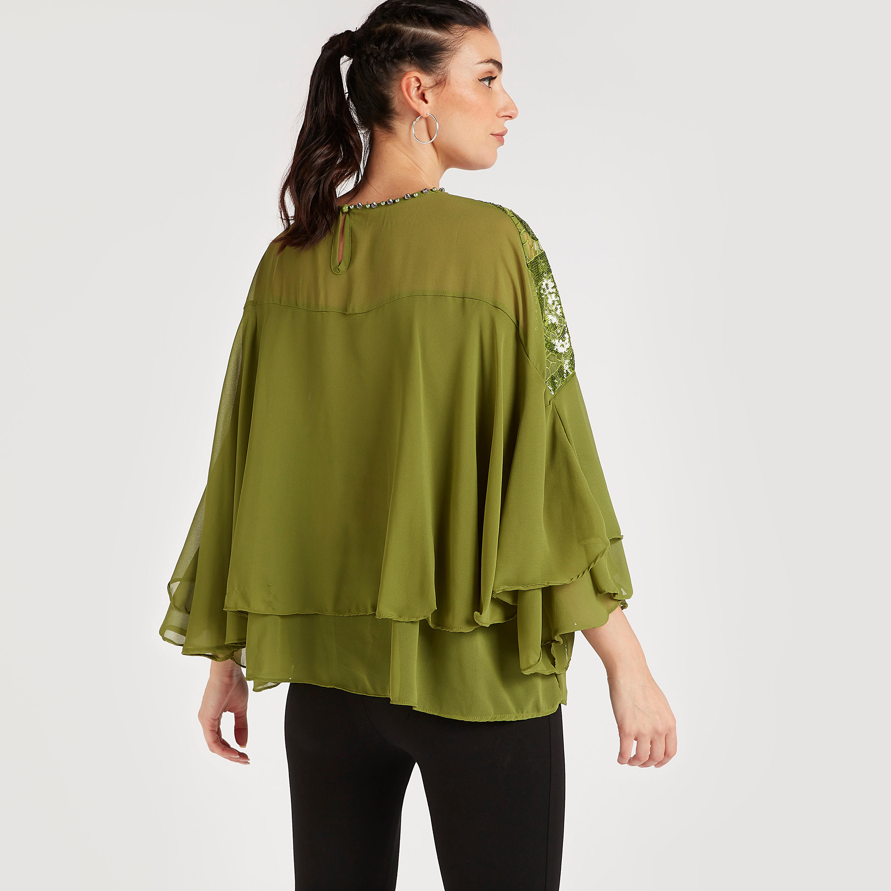 بلوزة يوكي مزيّنة بأكمام واسعة وياقة ضيّقة-women-clothing-shirtsandblouses-blouses-image-4
